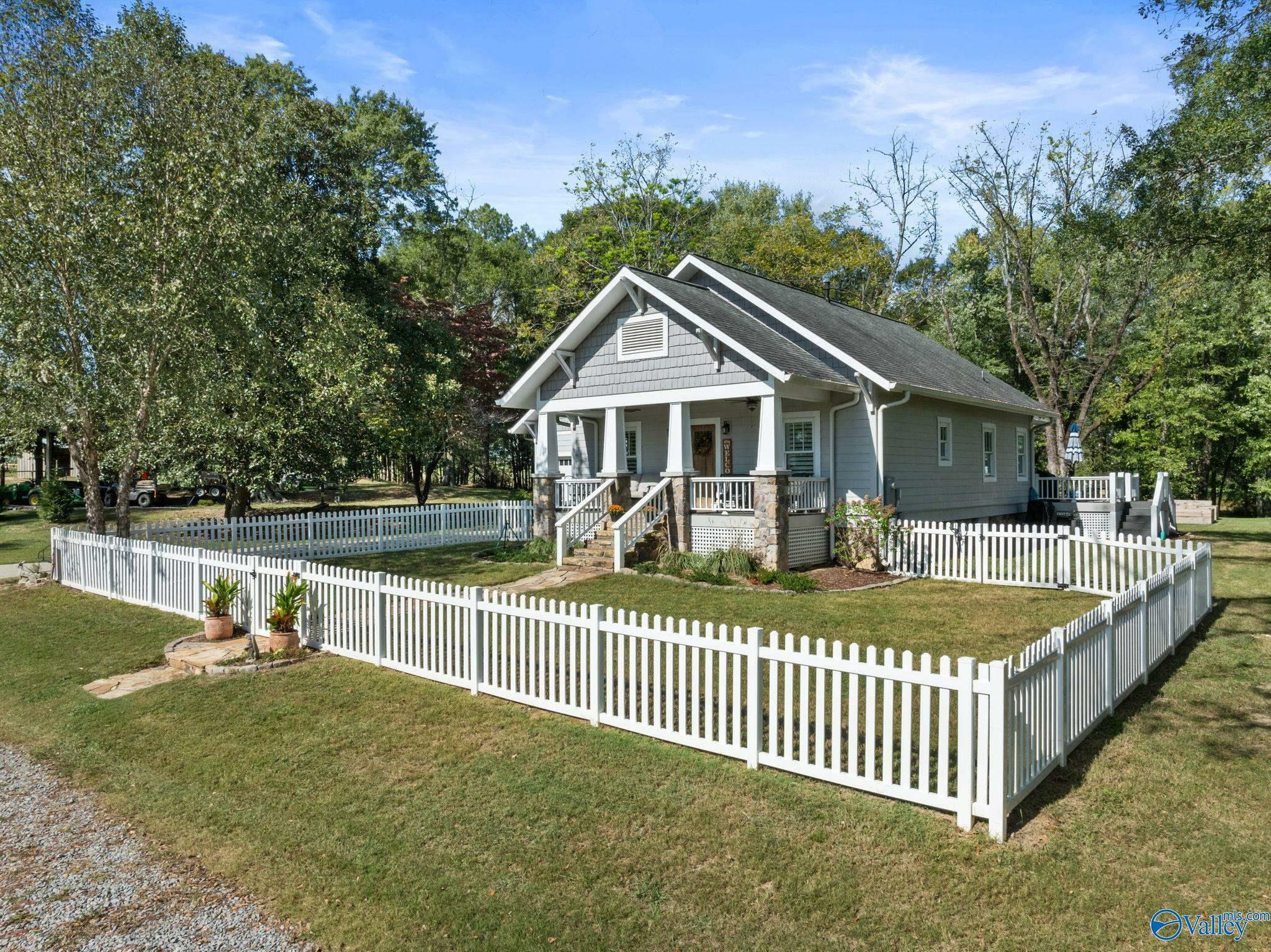 Property Photo:  4400 County Road 1669  AL 35058 