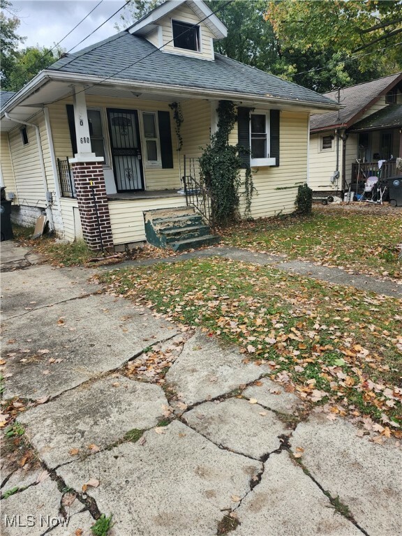 Property Photo: 680 Grifton Avenue OH 44305