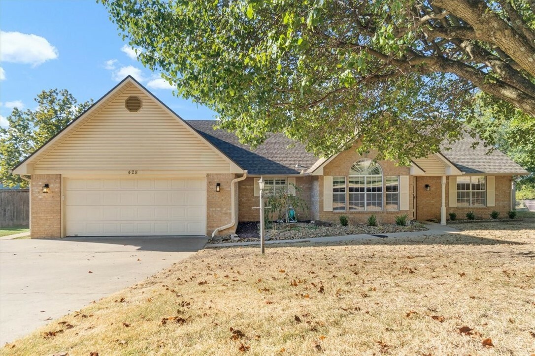 Property Photo:  428 Oak Manor Circle  AR 72764 