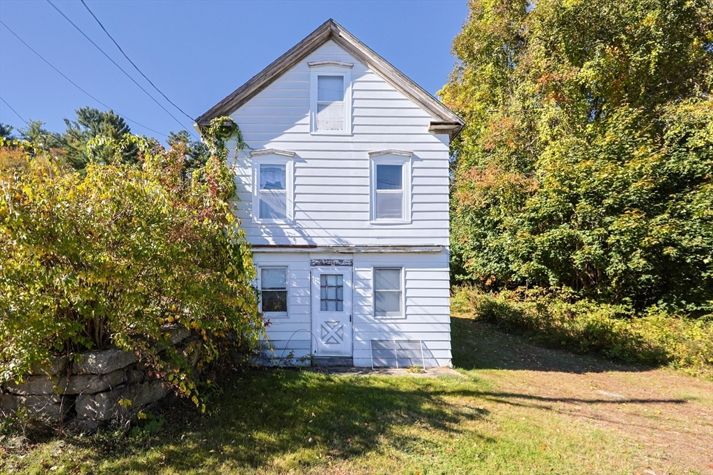 Property Photo:  8 Mumford Rd  MA 01590 