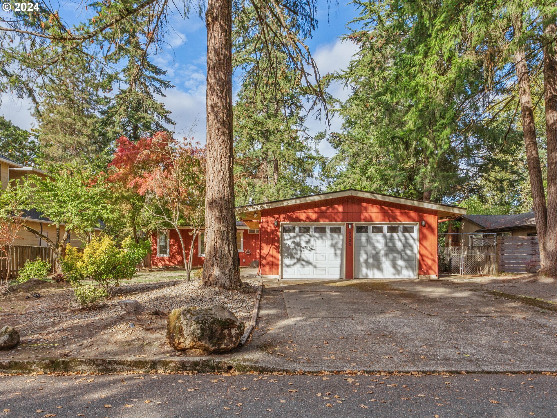 5325 Oakridge Rd  Lake Oswego OR 97035 photo