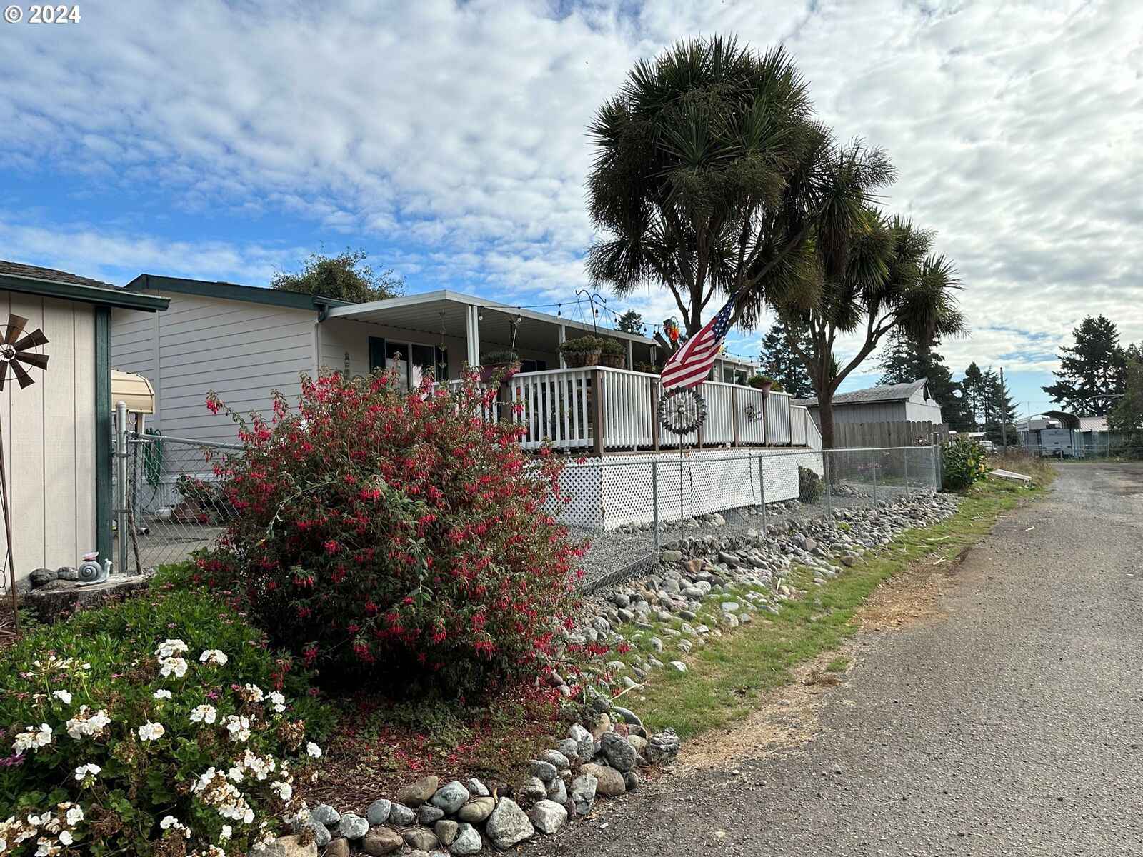 Property Photo: 97984 Klamath Ave OR 97415