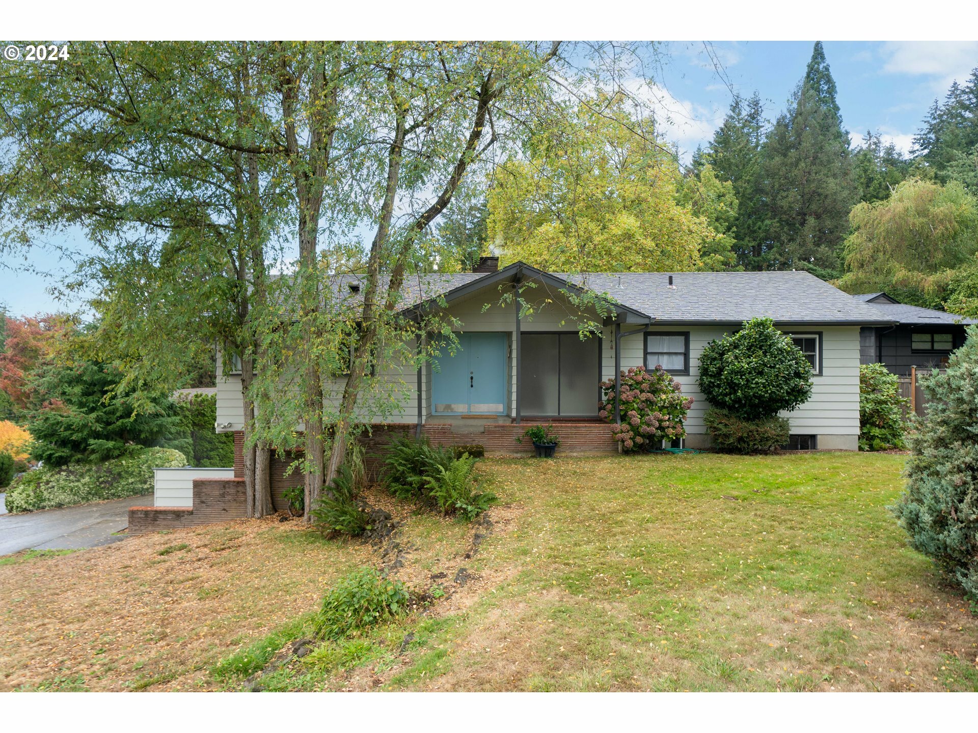 4425 SW Dosch Rd  Portland OR 97239 photo