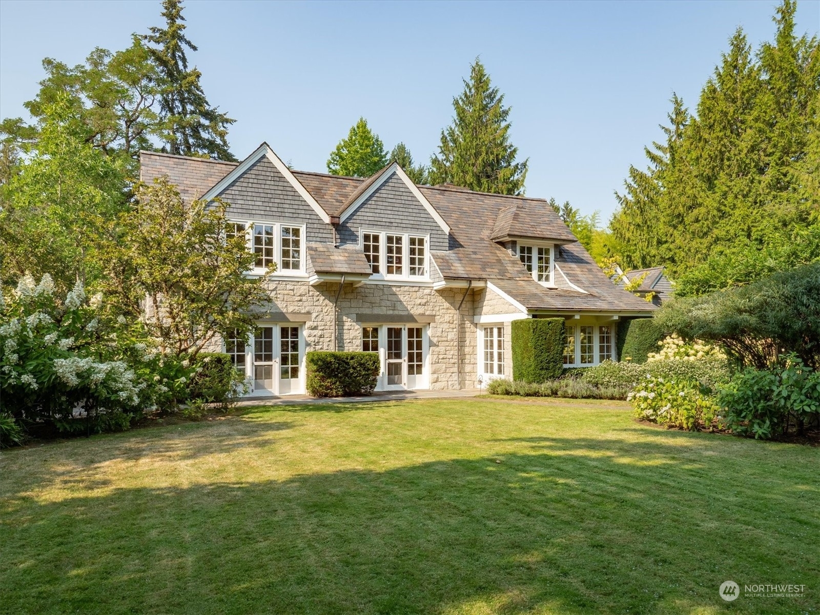 Property Photo:  8106 Overlake Drive W  WA 98039 