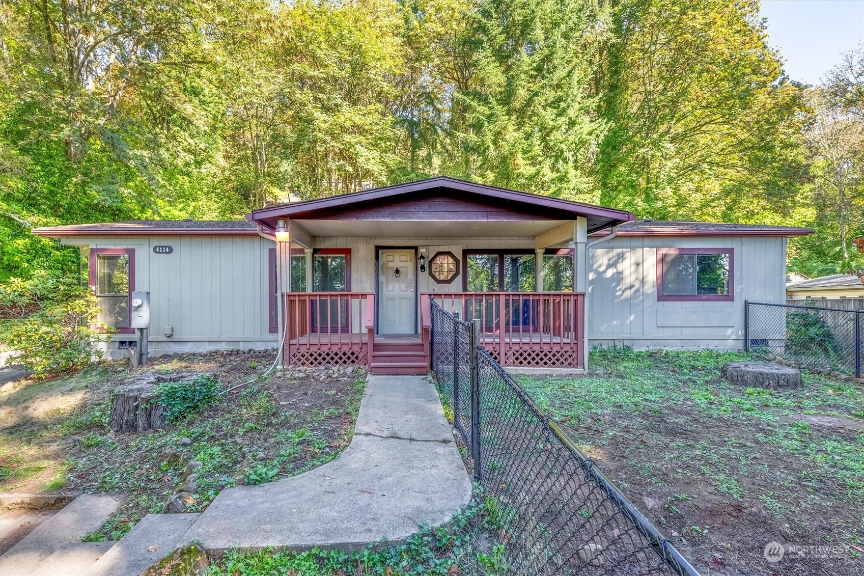 Property Photo:  4114 Poplar Way  WA 98632 