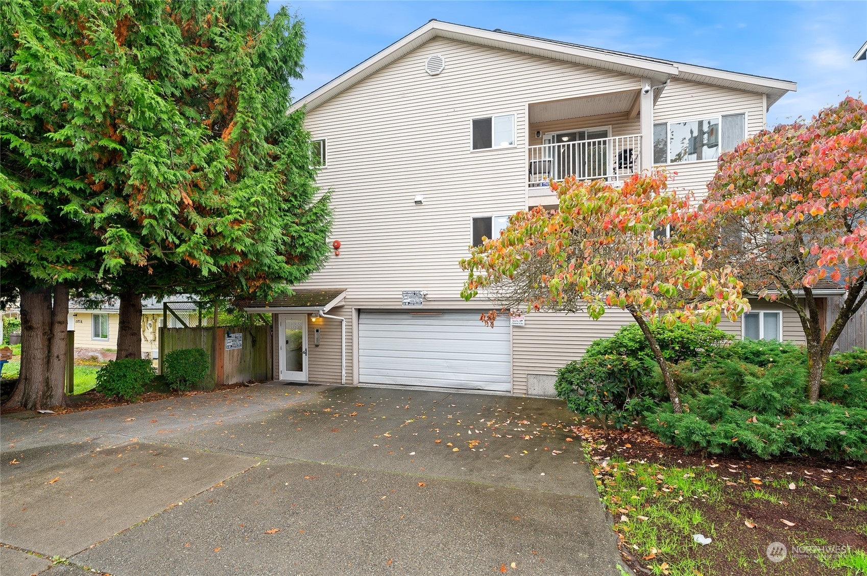 Property Photo:  1517 NE 147th Street 2B  WA 98155 