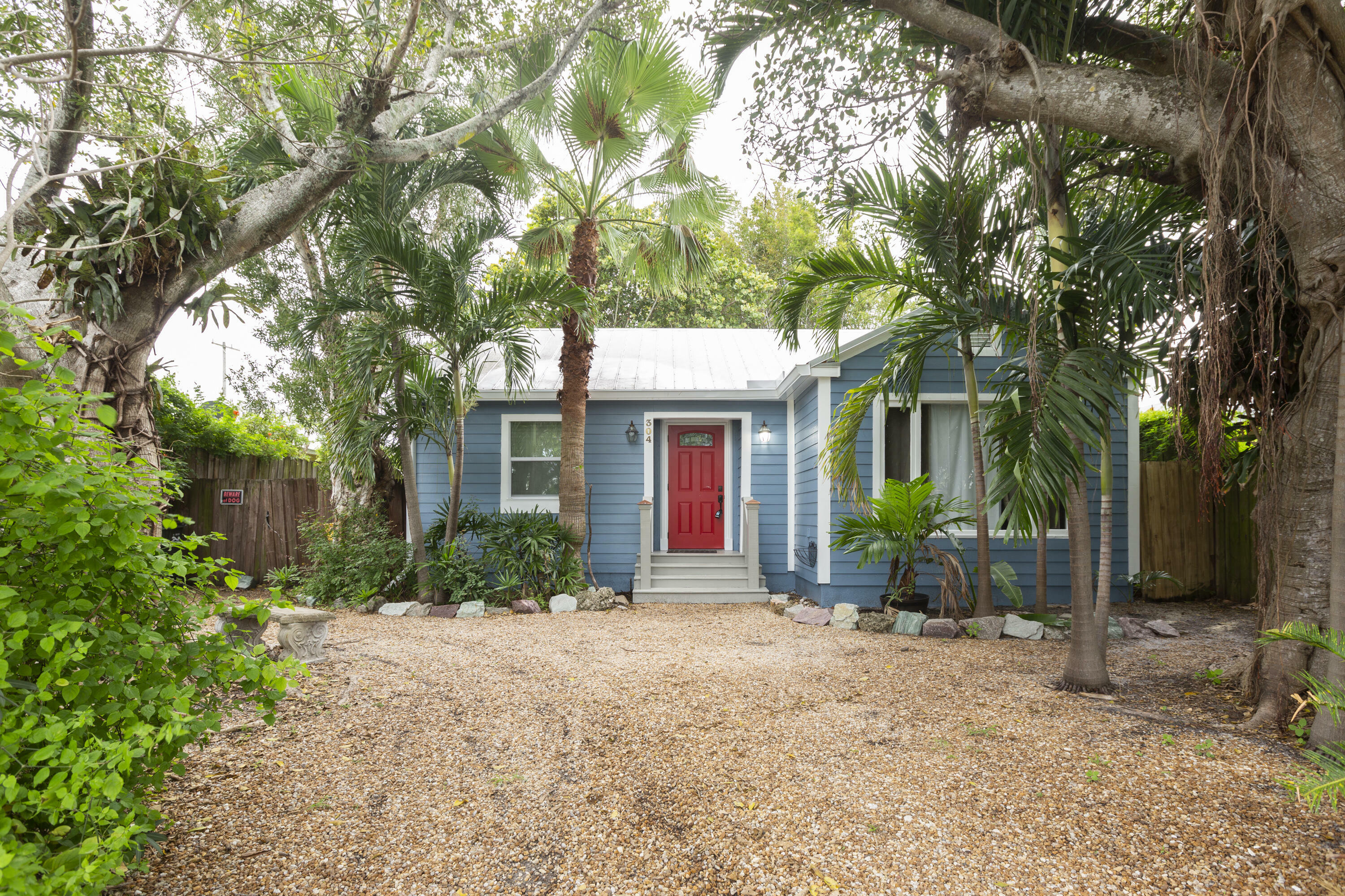 Property Photo:  304 SE 3rd Avenue  FL 33483 