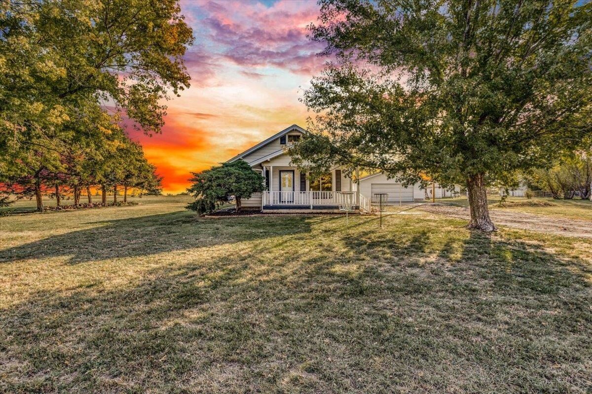 Property Photo:  2904 SW Hunter Rd  KS 67144
