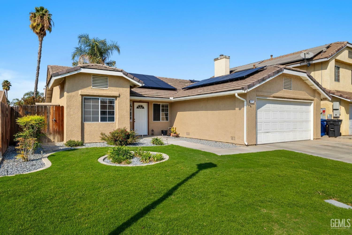 Property Photo:  3213 Chuckwagon Street  CA 93312 