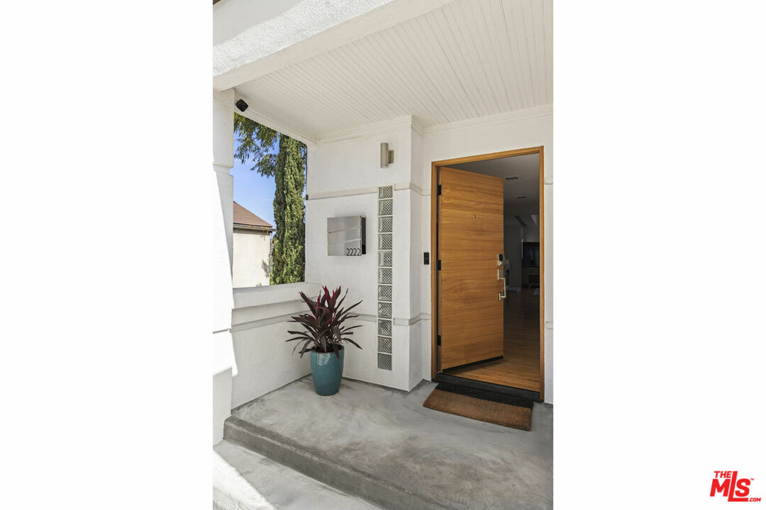 Property Photo:  2222 Lyric Ave  CA 90027 