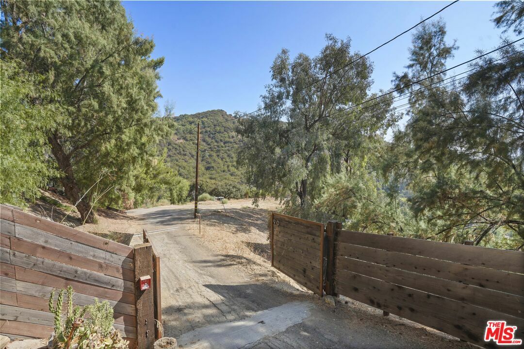 Property Photo:  2088 3/4  Topanga Skyline Dr  CA 90290 