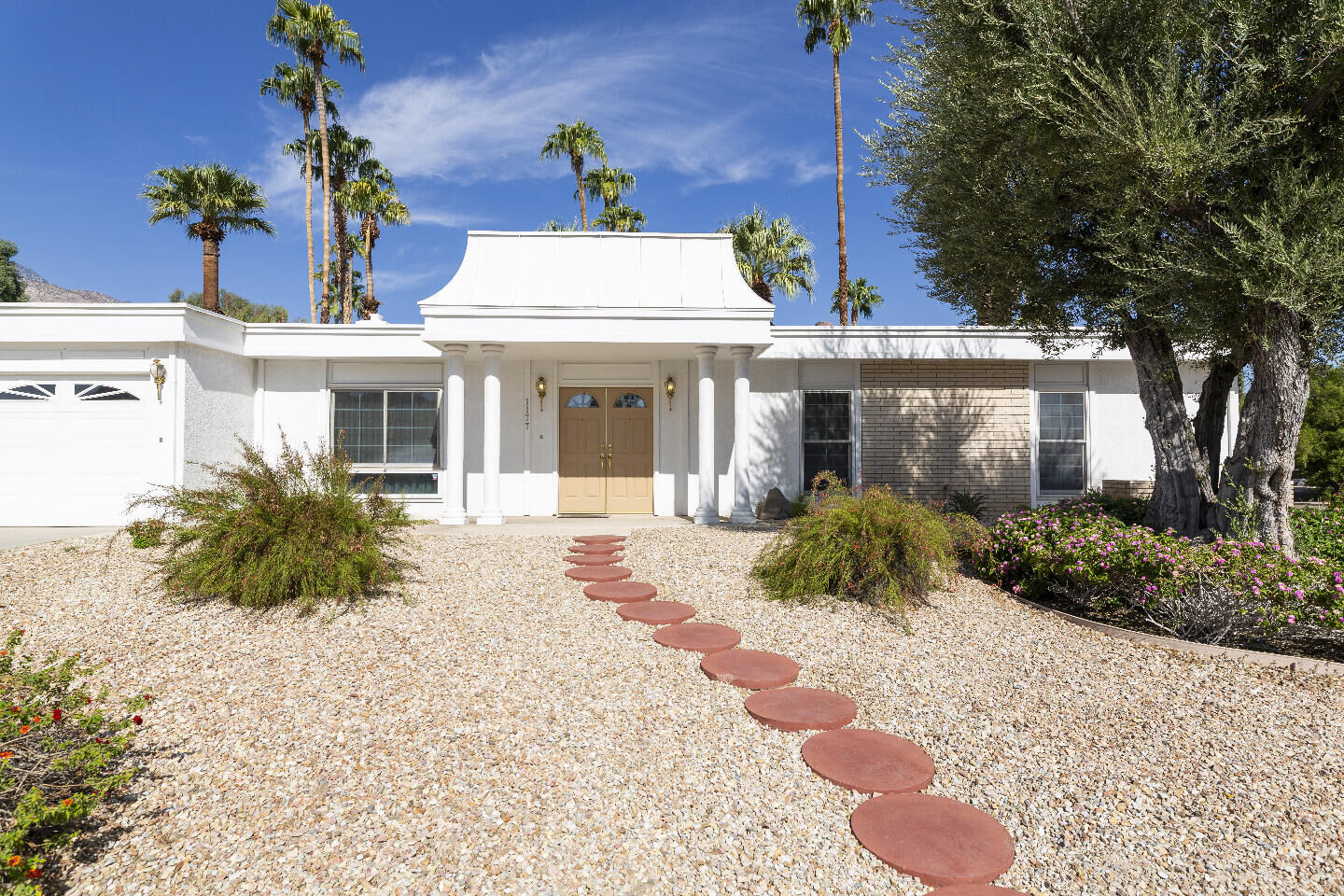 Property Photo:  1177 S Farrell Drive  CA 92264 