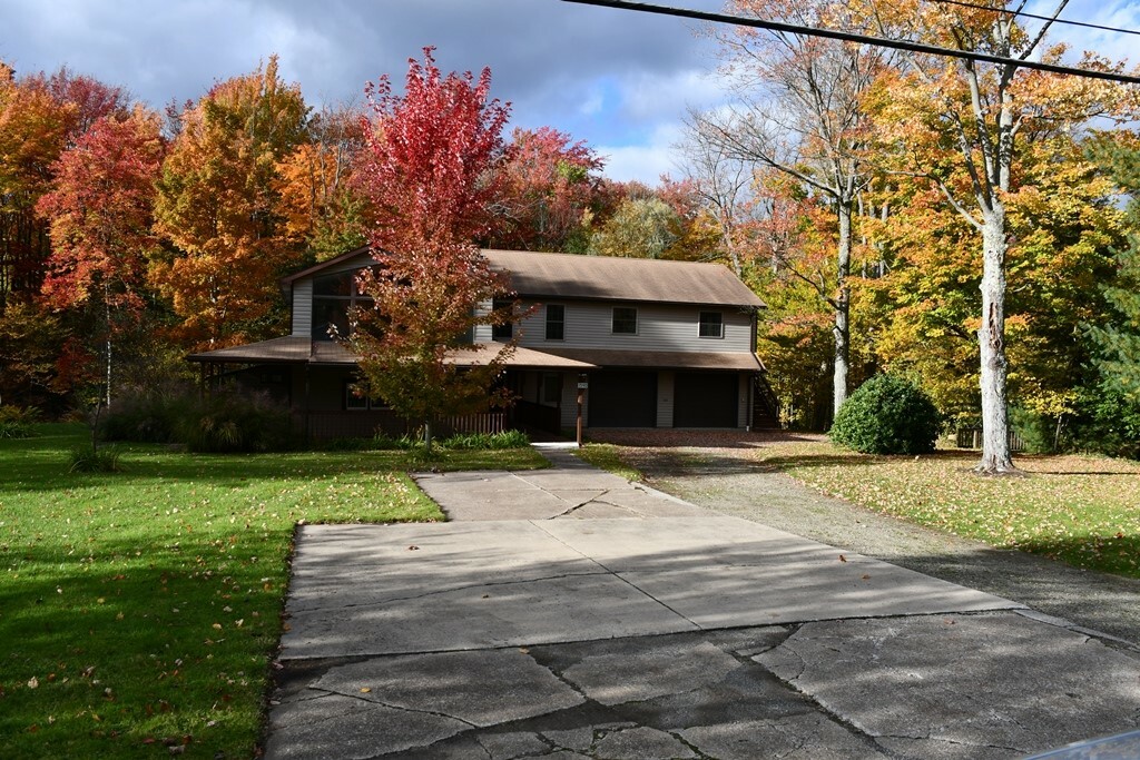 Property Photo:  1590 Lee Road  PA 16441 