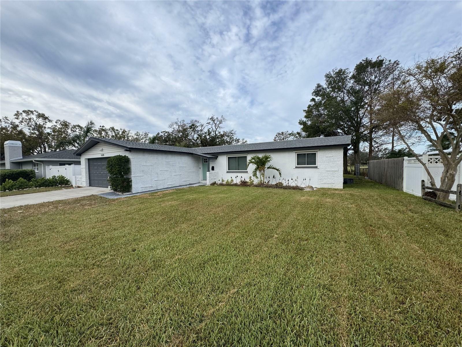 Property Photo:  5320 Denver Street NE  FL 33703 