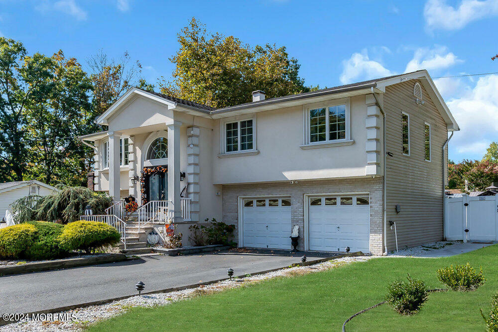 Property Photo:  29 Valley Vale Drive  NJ 08857 