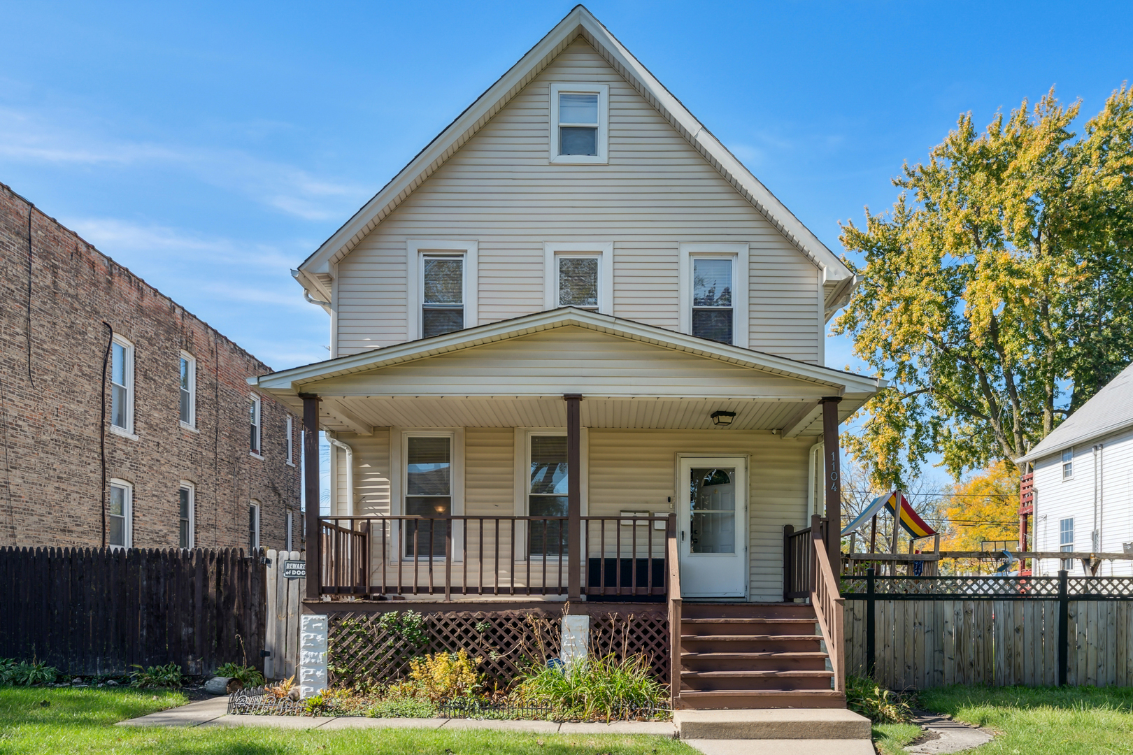 Property Photo:  1104 S 7th Avenue  IL 60153 