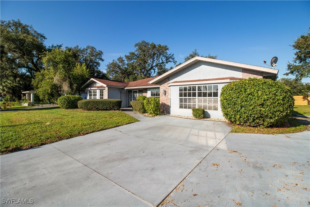 Property Photo:  1385 Fireside Street  FL 33952 