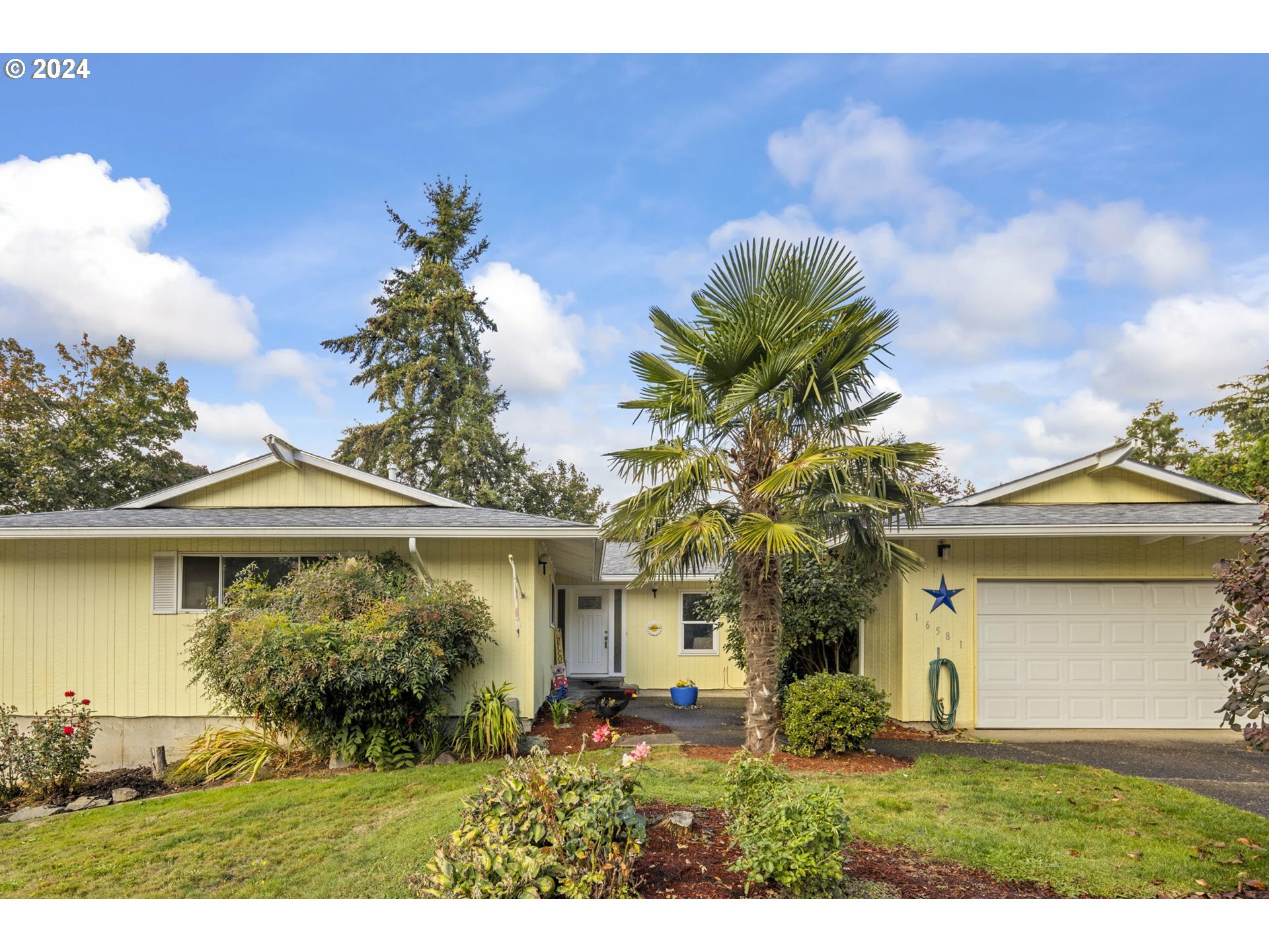 16581 SE Stoneybrook Ct  Clackamas OR 97015 photo