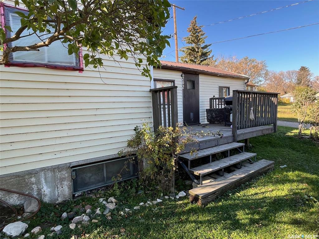 202 3rd Avenue  Young SK S0K 4Y0 photo