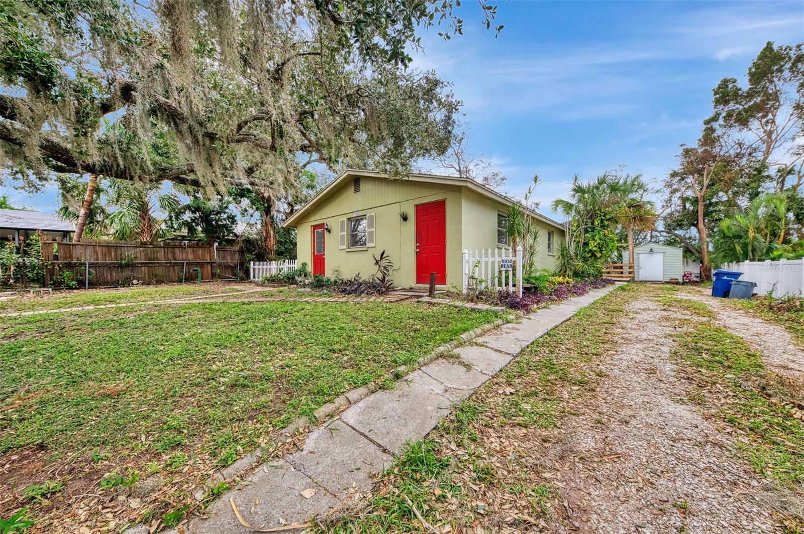 Property Photo:  1802 Robinhood Street  FL 34231 