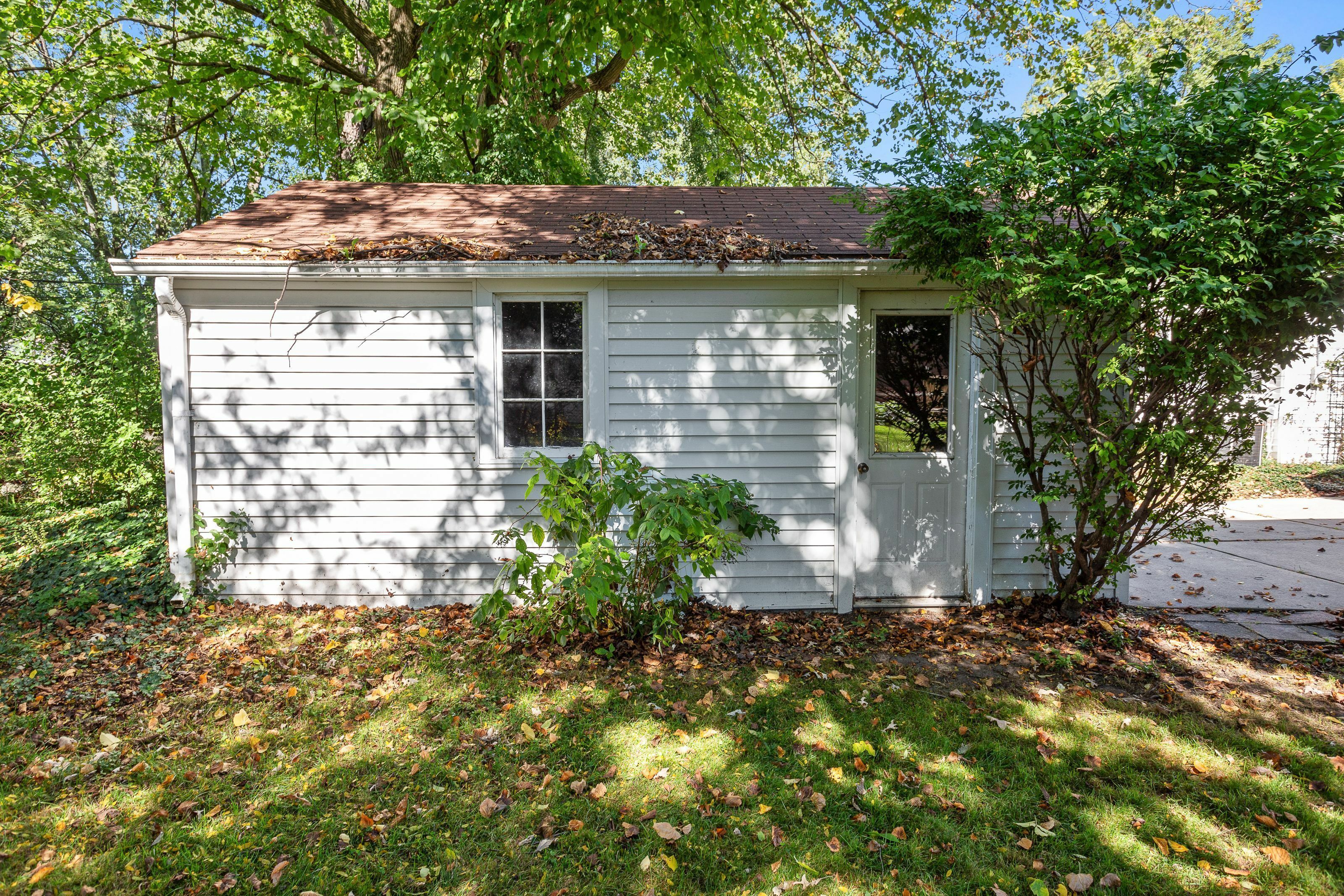 Property Photo:  2417 Glenview Avenue  MI 48073 3866 