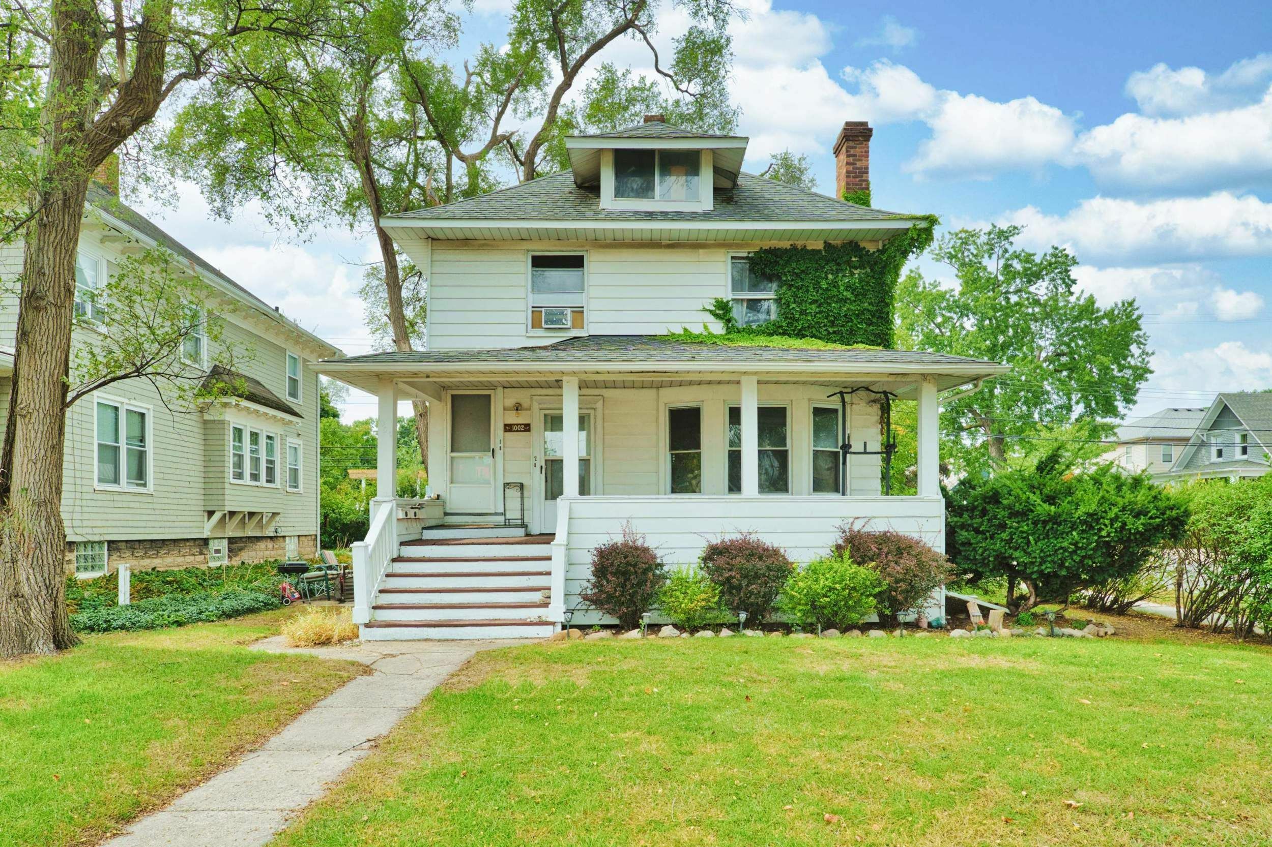 Property Photo:  1002 S Washington Avenue  MI 48067 3218 