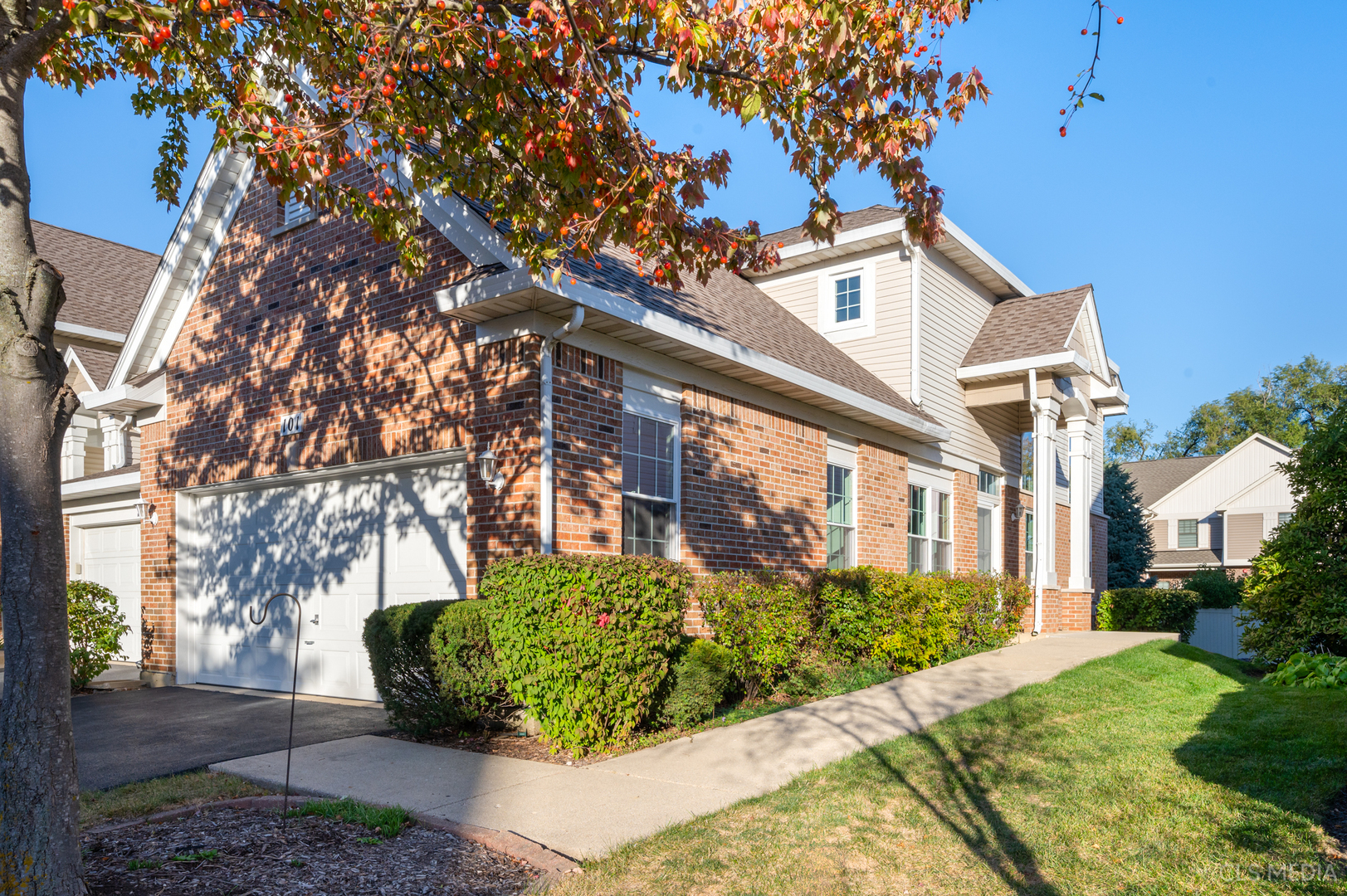 Property Photo:  101 Bay Drive  IL 60143 