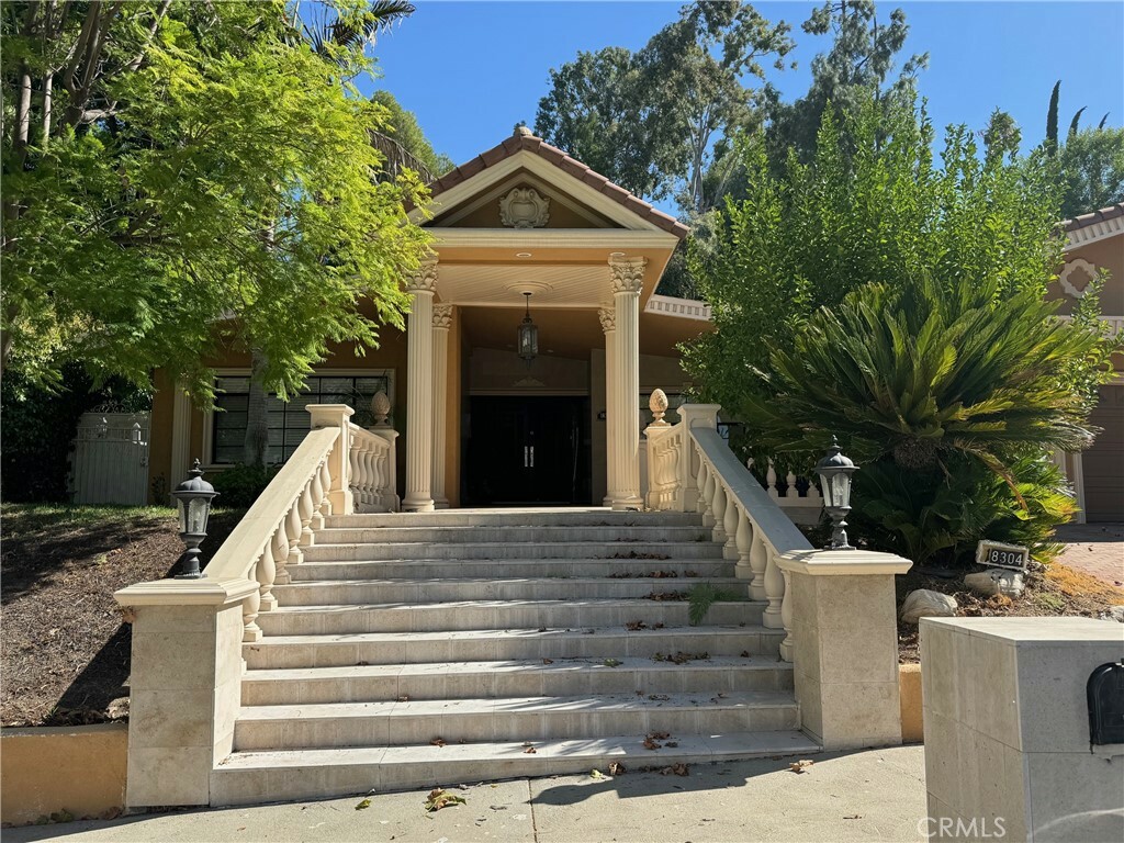 Property Photo:  18304 Lake Encino Drive  CA 91316 