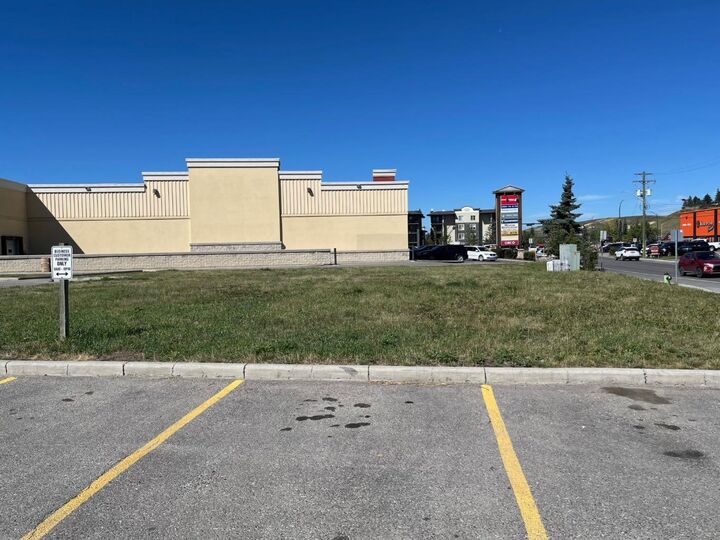 505 Railway Street W — photo 1