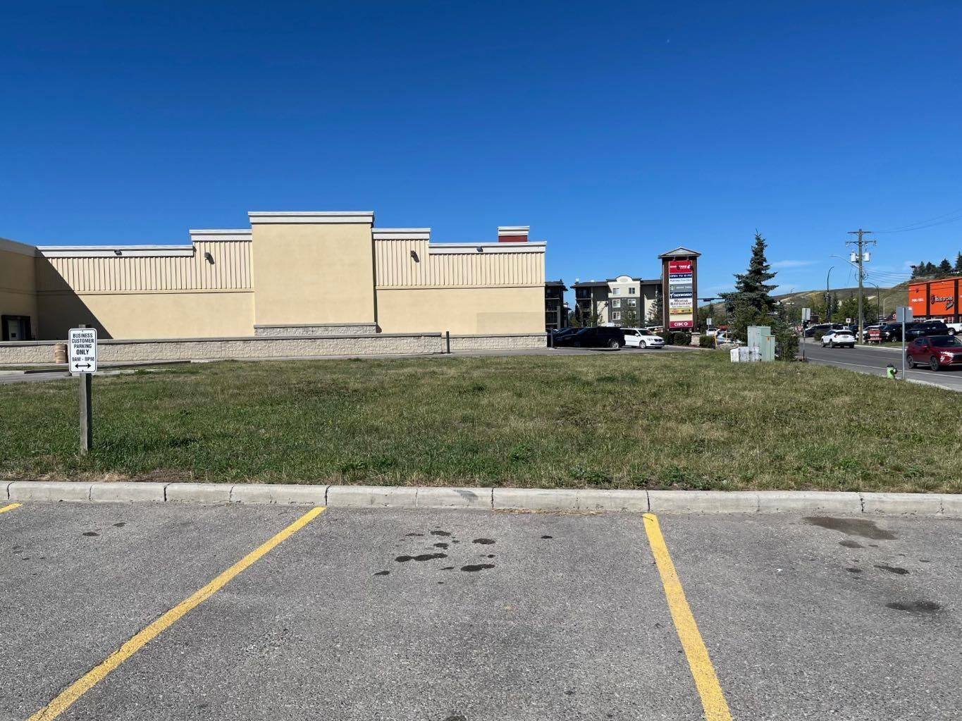 Property Photo:  505 Railway Street W  AB T4C 2K9 
