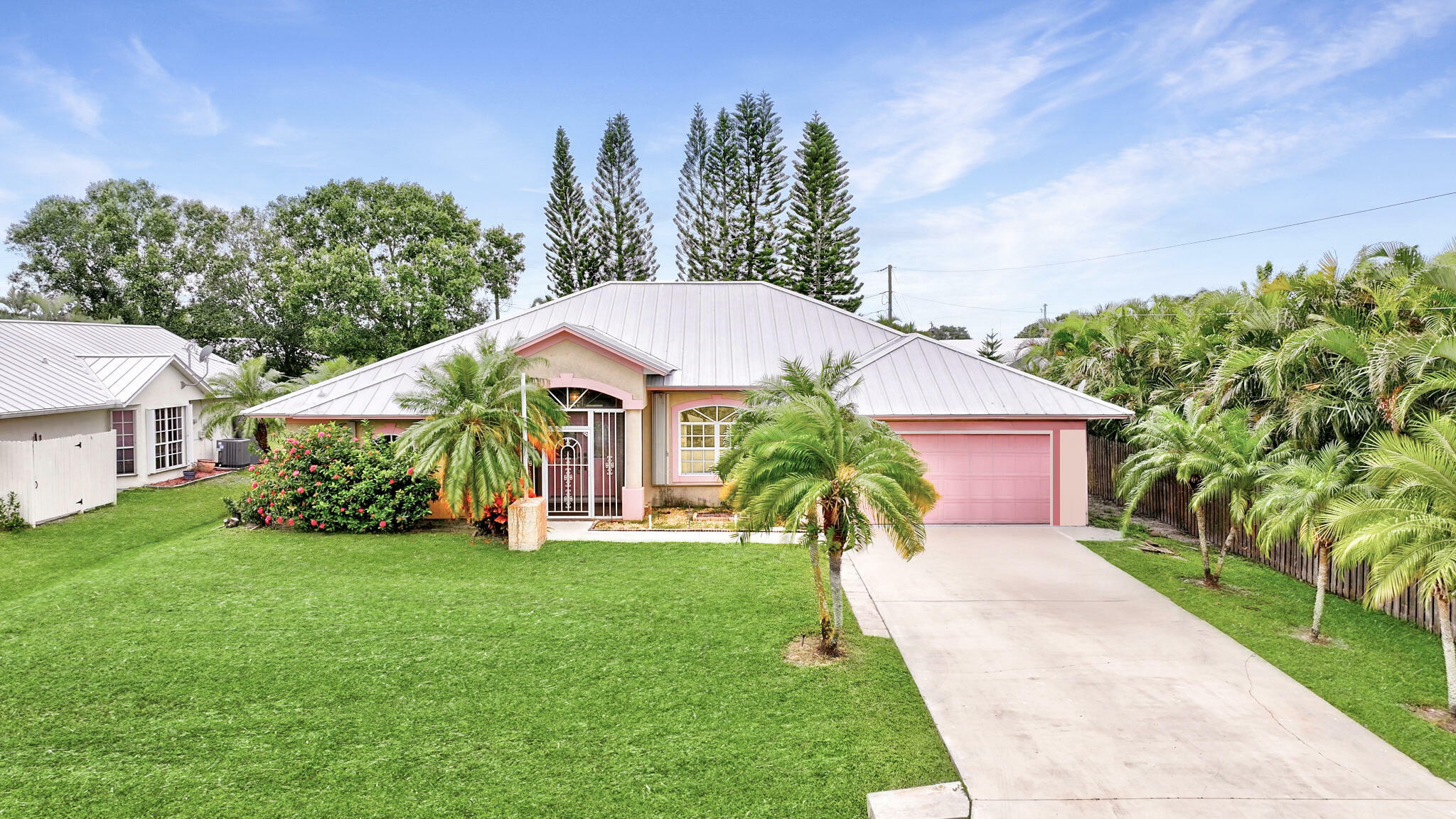 Property Photo:  2712 SE Fall Street  FL 34984 