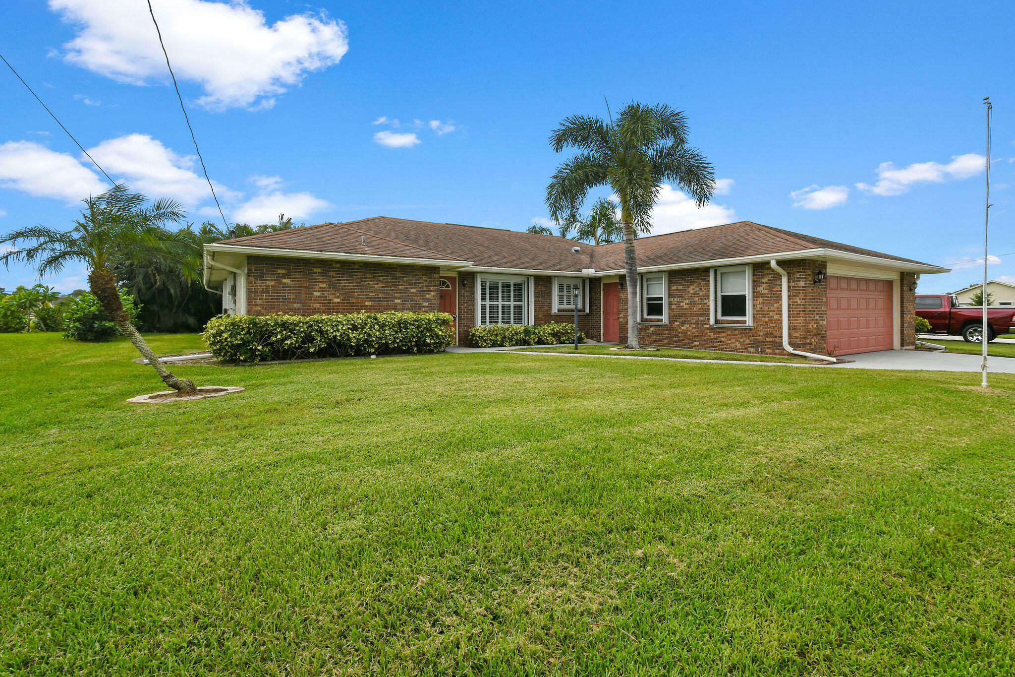 Property Photo:  402 SW Carter Avenue  FL 34983 