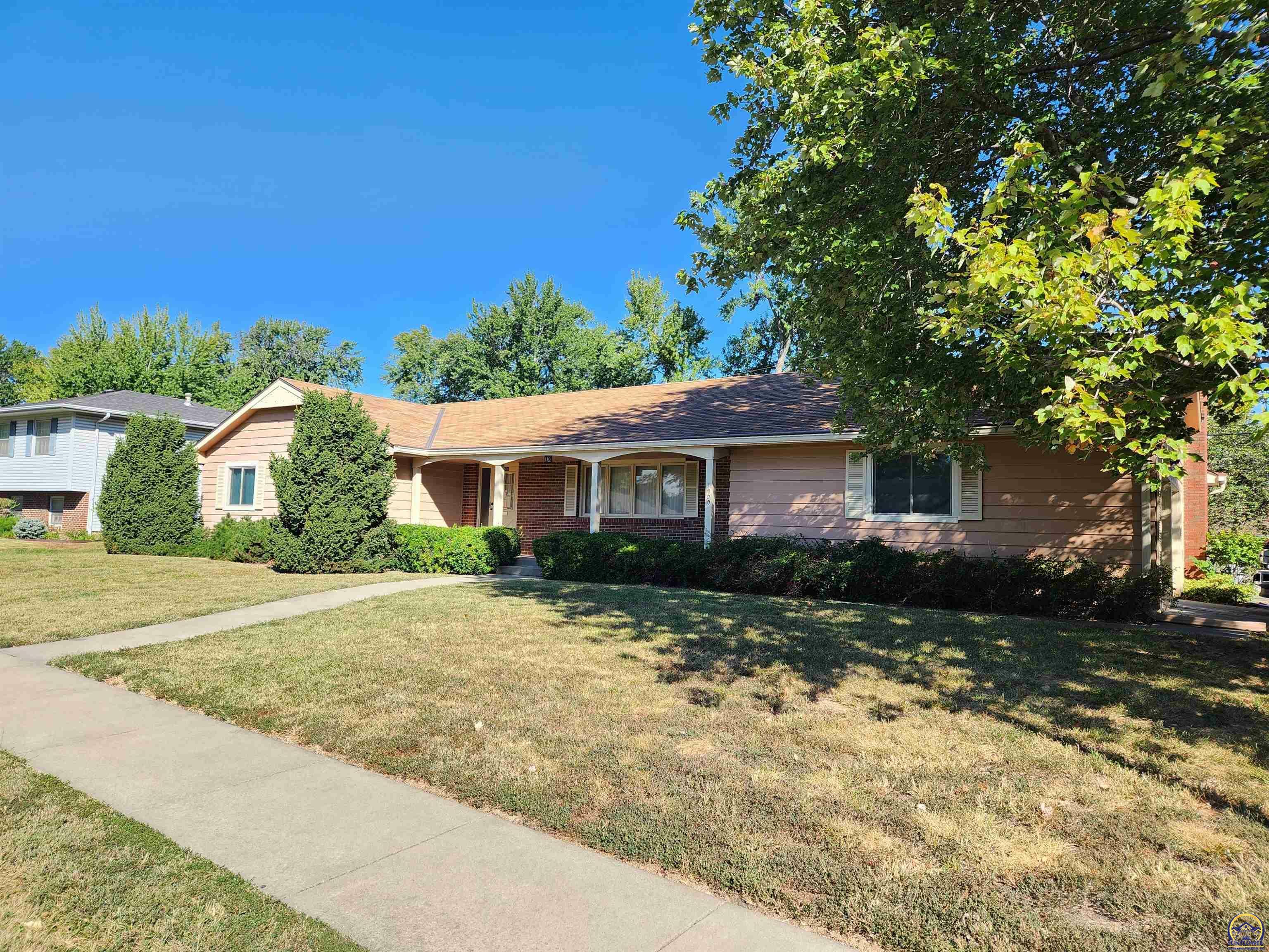 Property Photo:  1900 SW 30th St S  KS 66611 