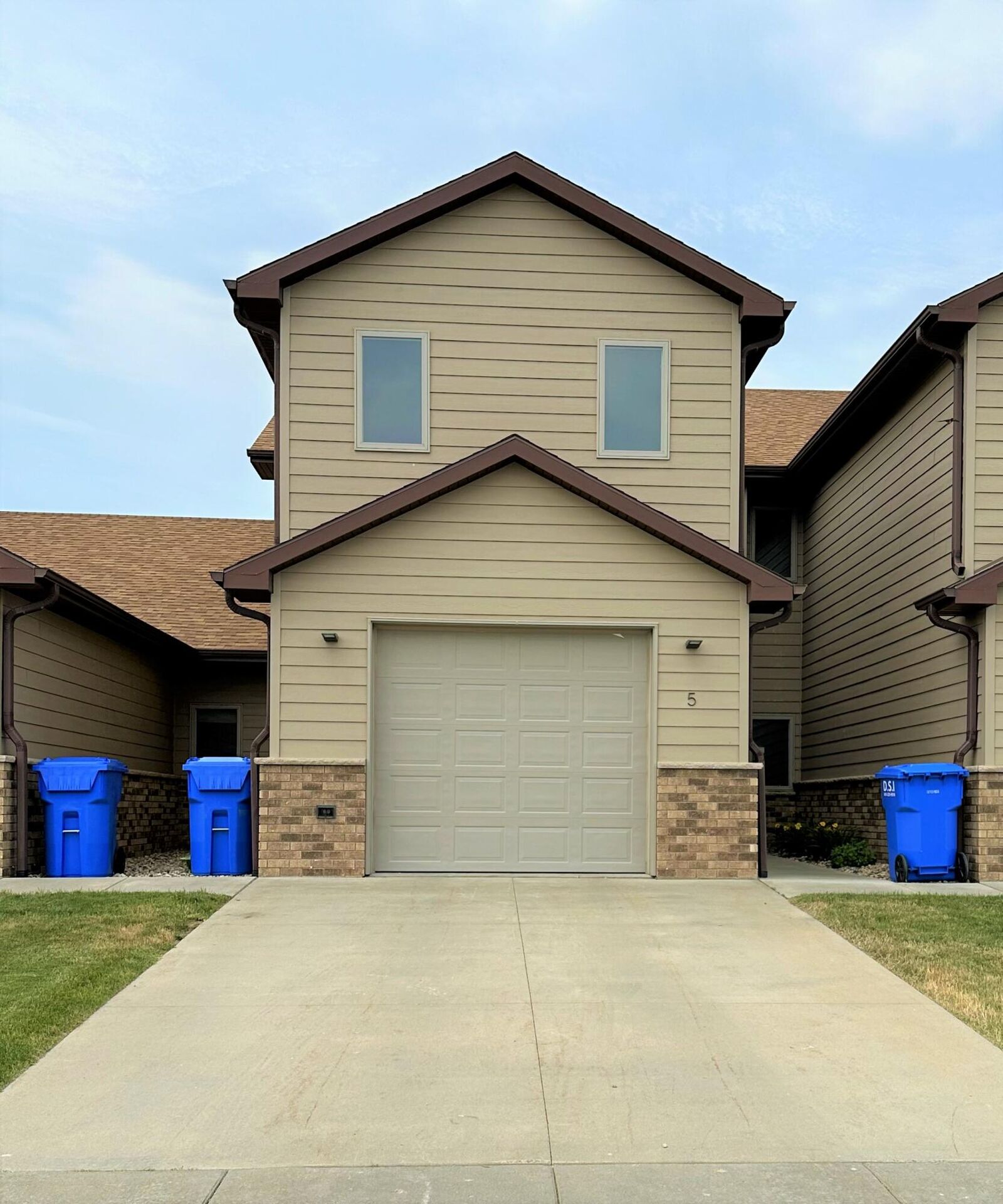 Property Photo:  1915 SE 10th Ave #5  SD 57401 
