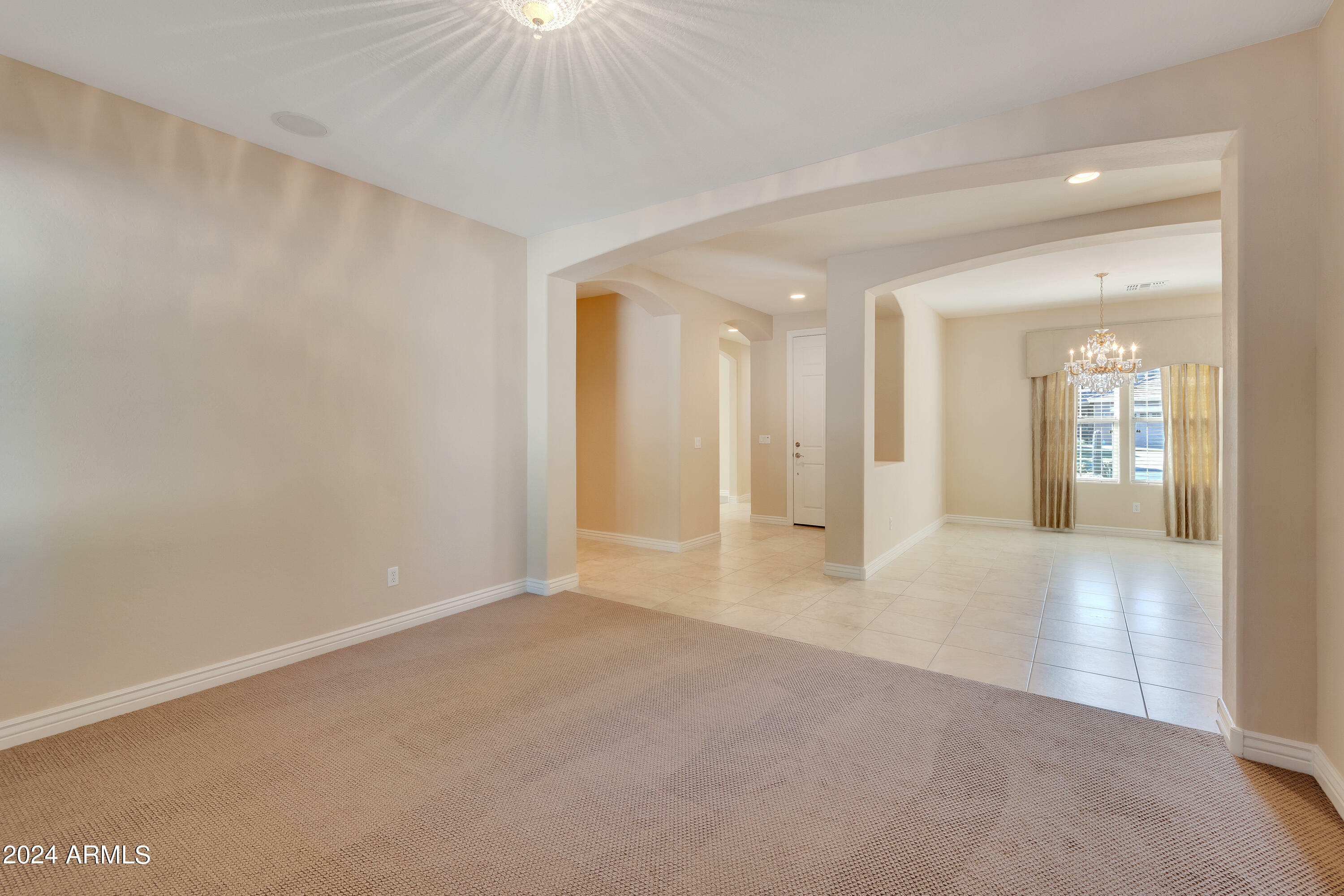 Property Photo:  884 W Whitten Street  AZ 85225 