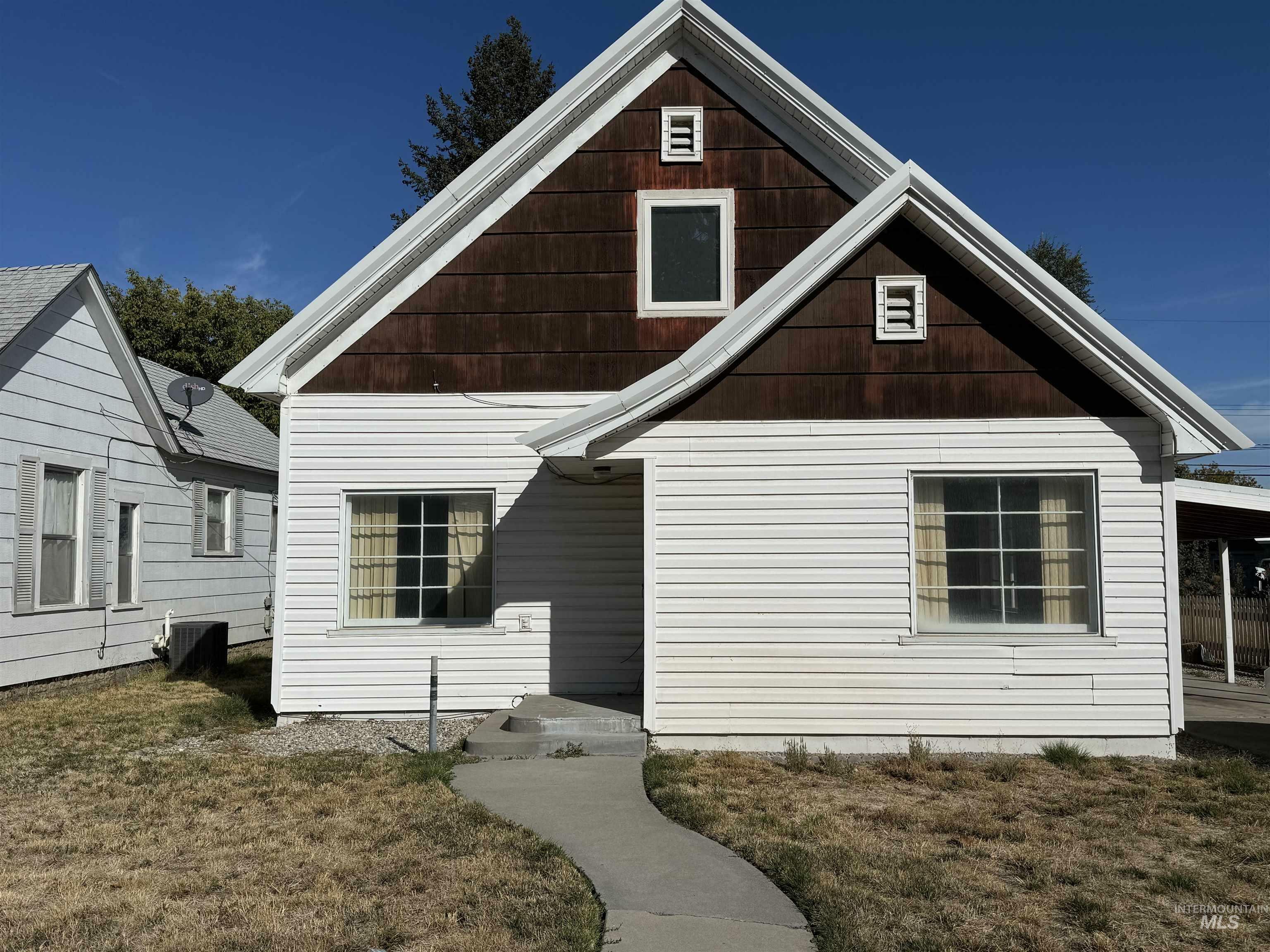 Property Photo:  418 W Court  ID 83672 