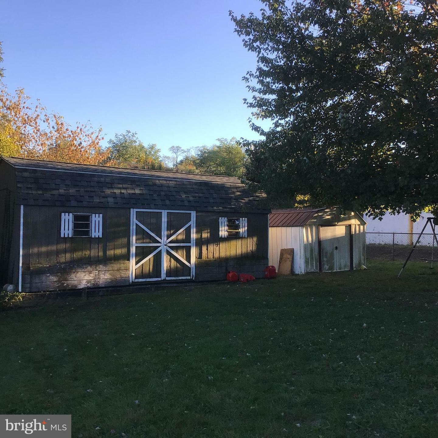 Property Photo:  2 Dulles Drive E  PA 17011 