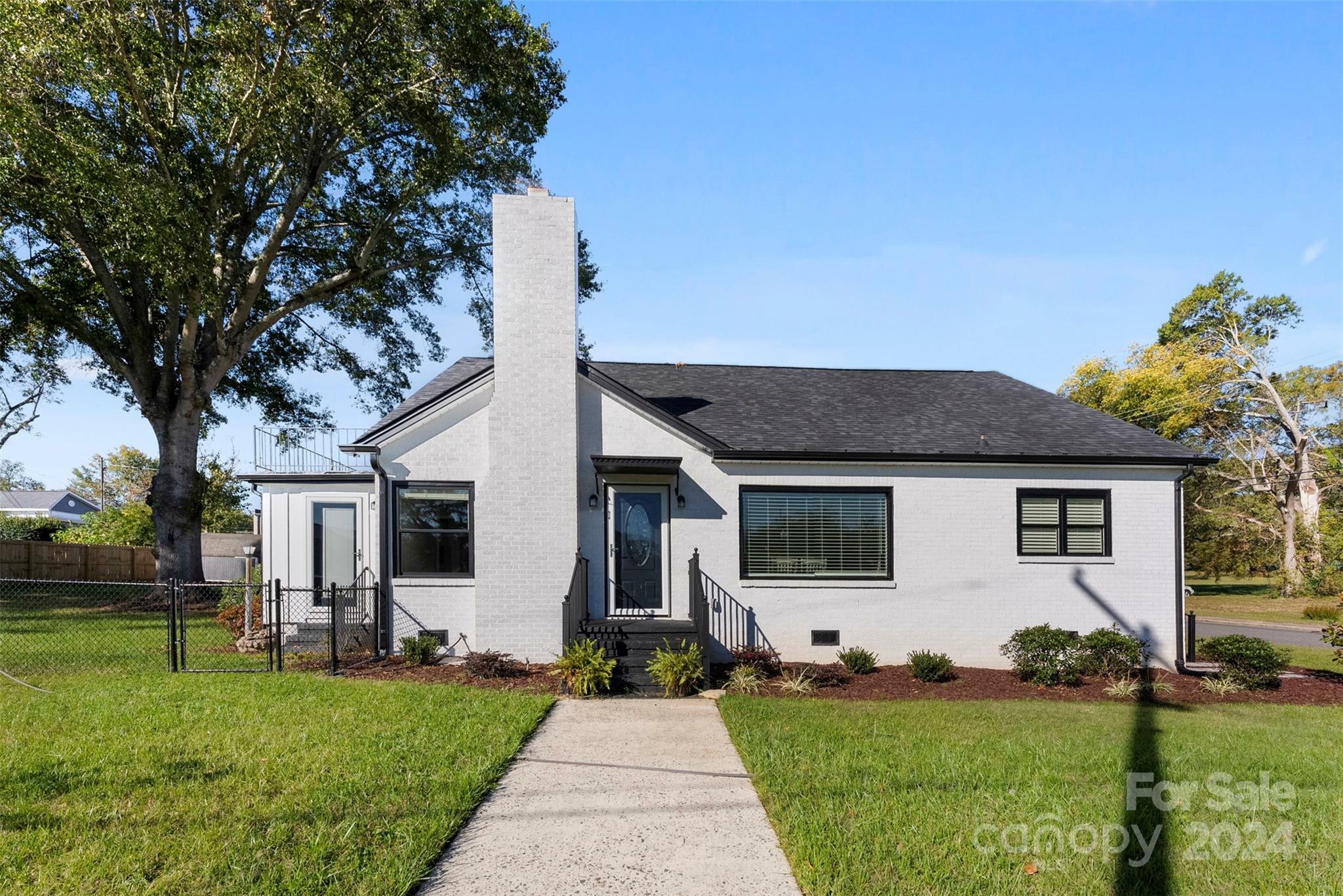 Property Photo:  213 N Holland Street  NC 28034 