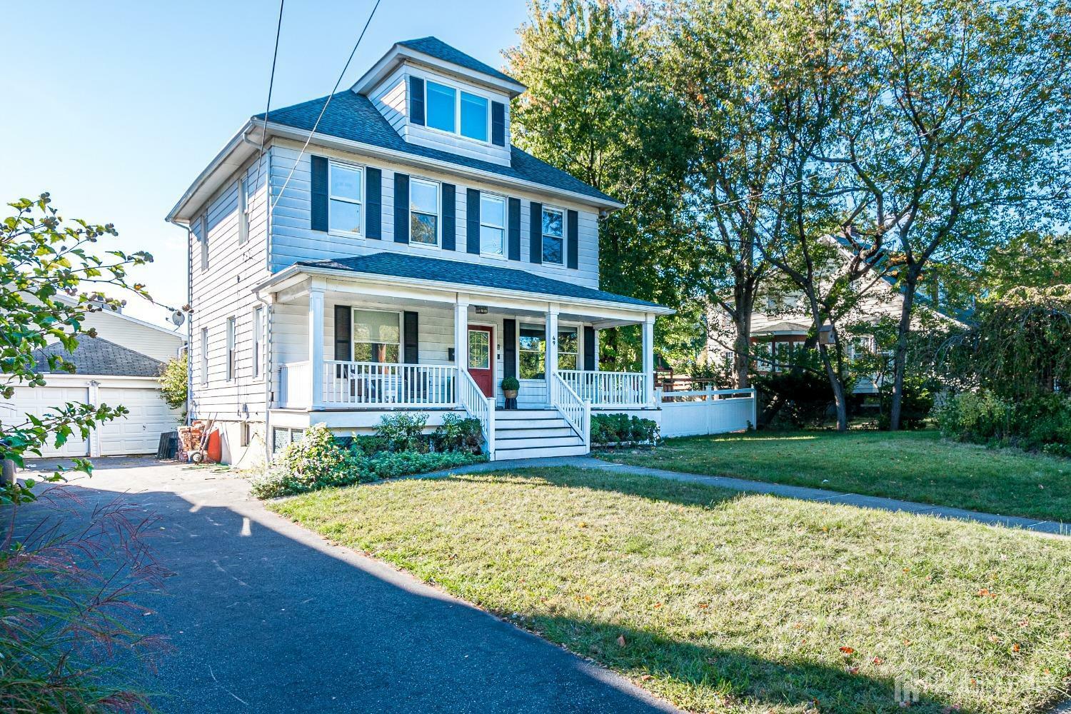 Property Photo:  49 Robins Place  NJ 08840 