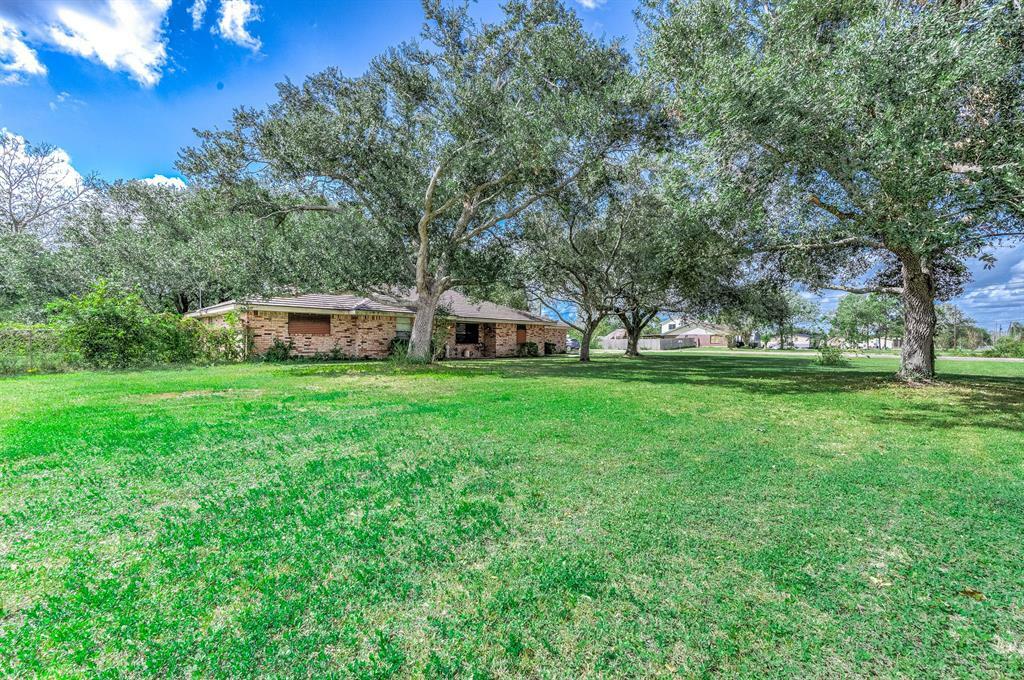 Property Photo:  13714 County Road 282  TX 77511 