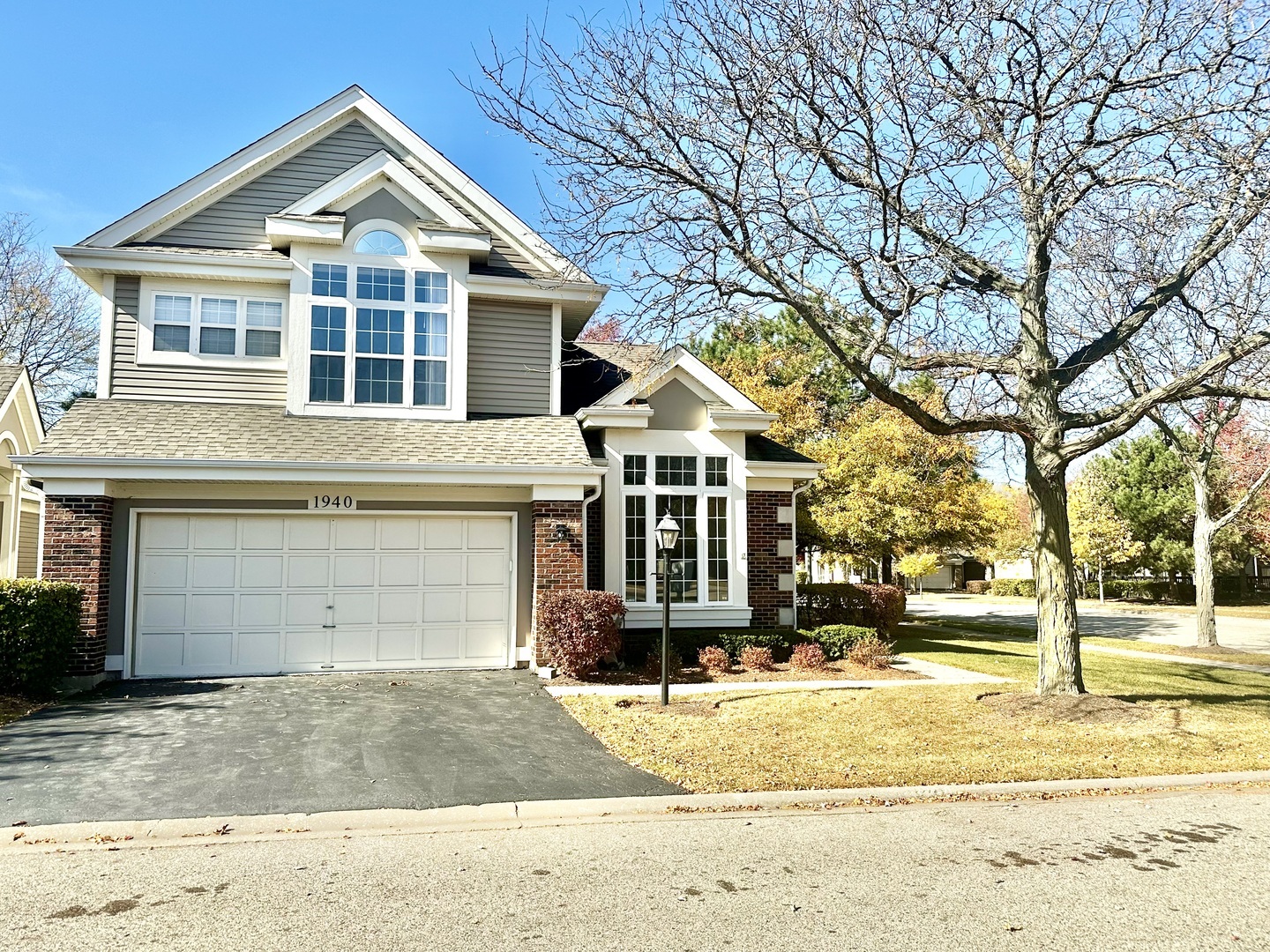 Property Photo:  1940 N Dunhill Court  IL 60004 