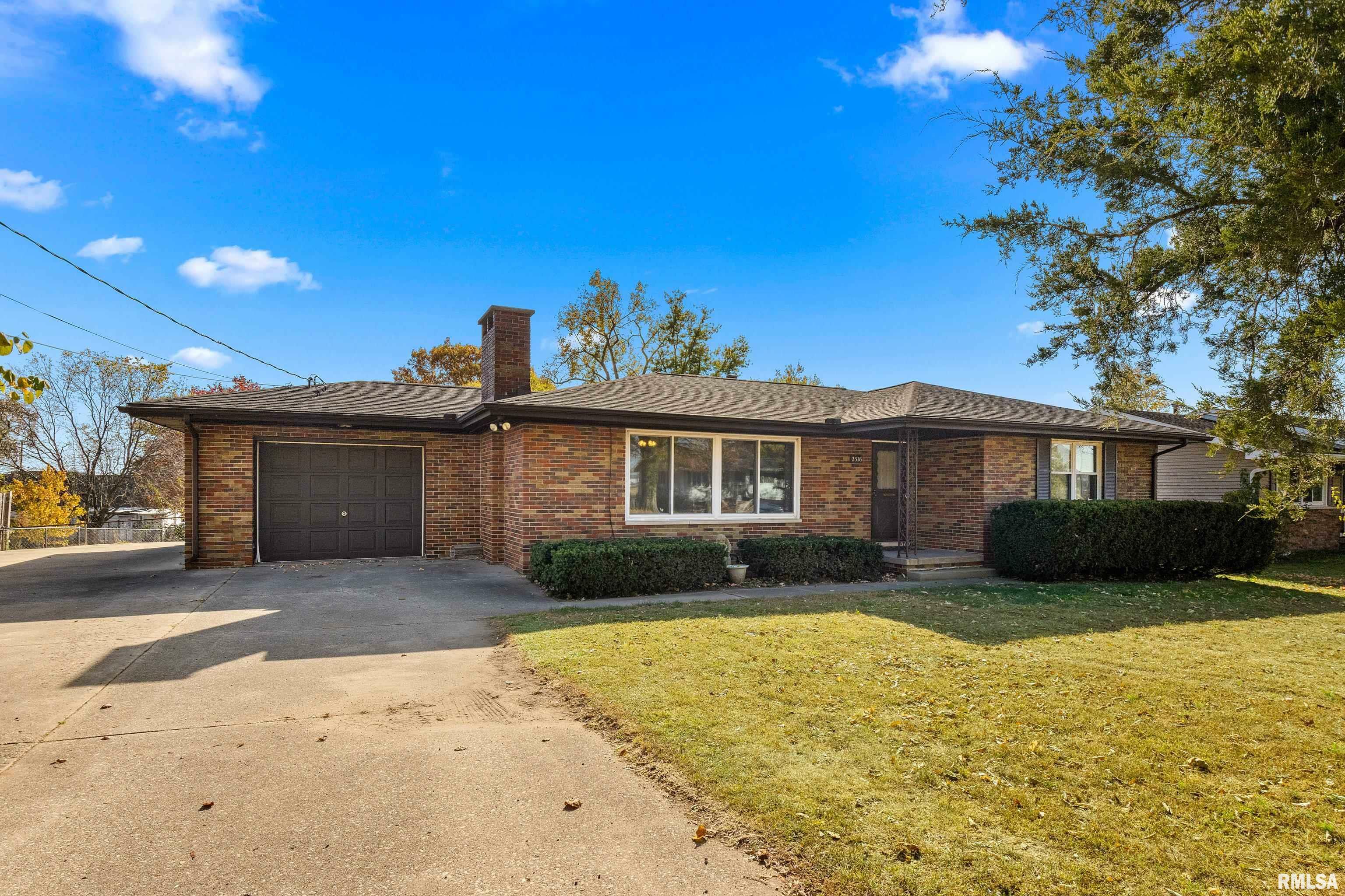 Property Photo:  2516 E Silverleaf Street  IL 61523 