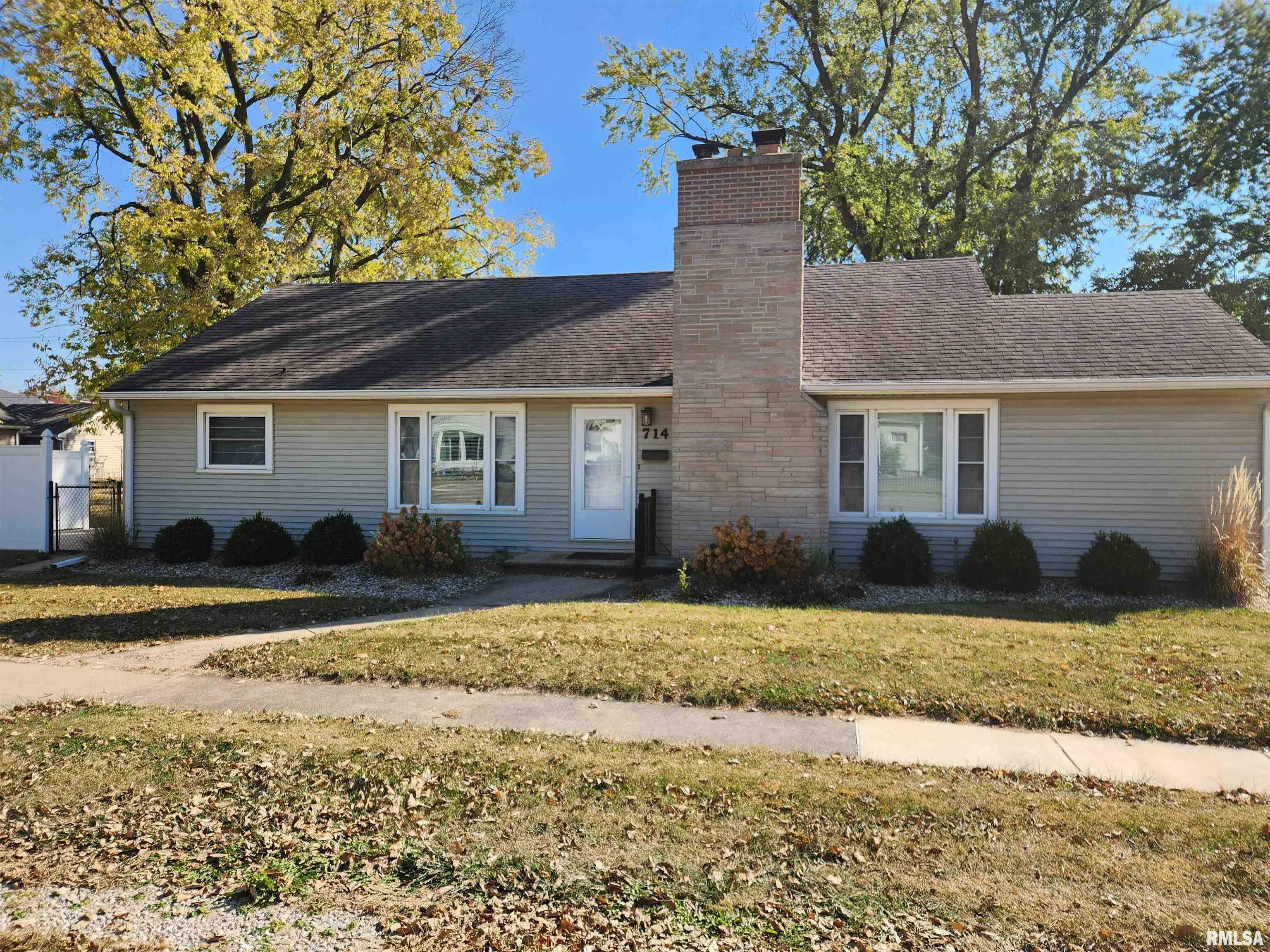 Property Photo:  714 N Benedict Street  IL 61523 