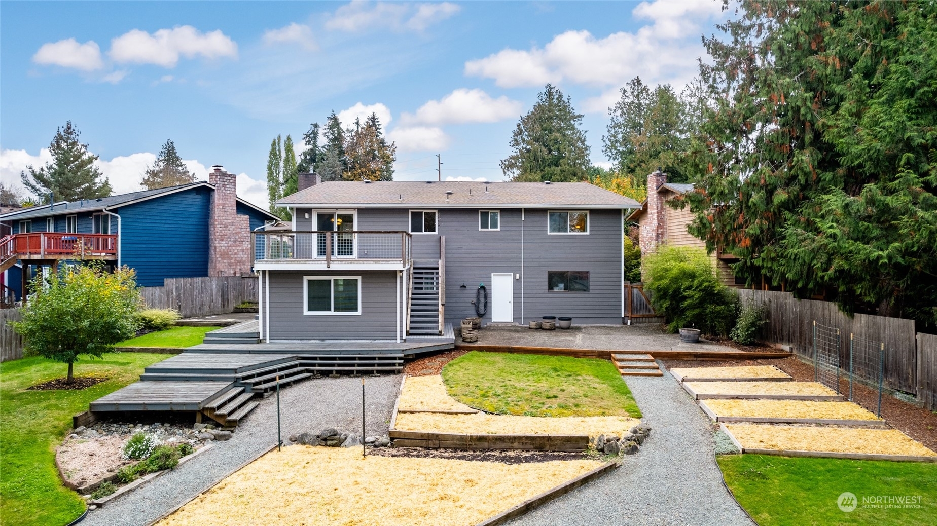 Property Photo:  716 N 18th Place  WA 98273 