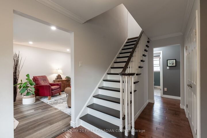Property Photo:  178 Guildford Cres  ON N6J 3Y6 