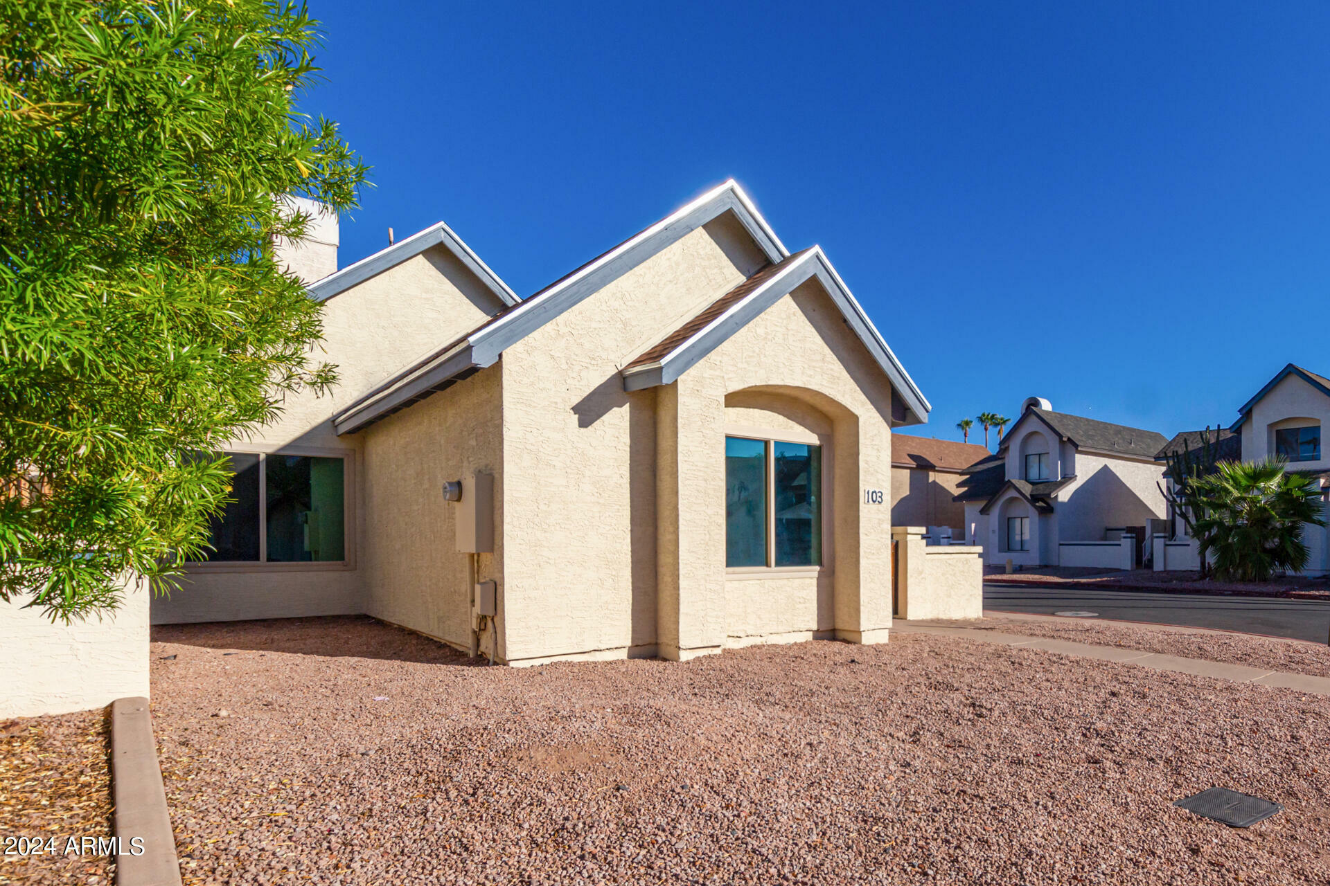 Property Photo:  1535 N Horne -- 103  AZ 85203 