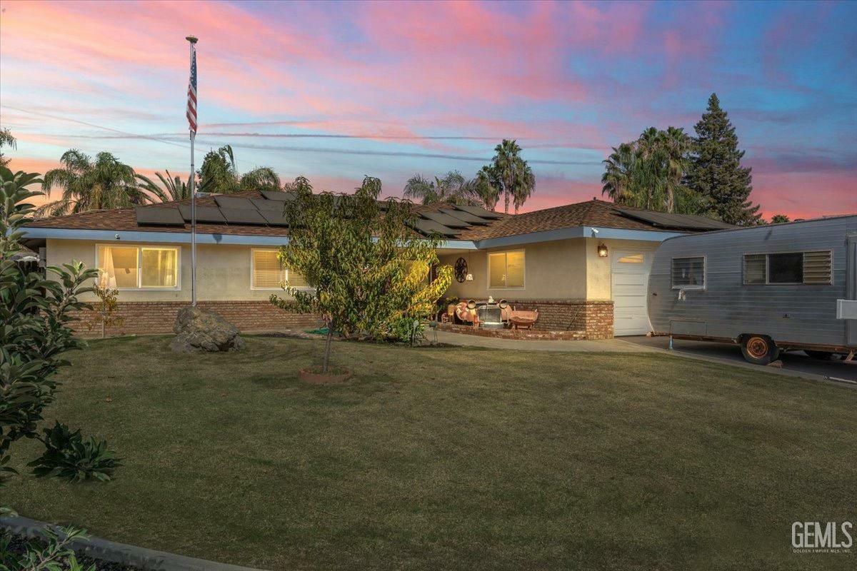 Property Photo:  7900 Westlorne Court  CA 93309 