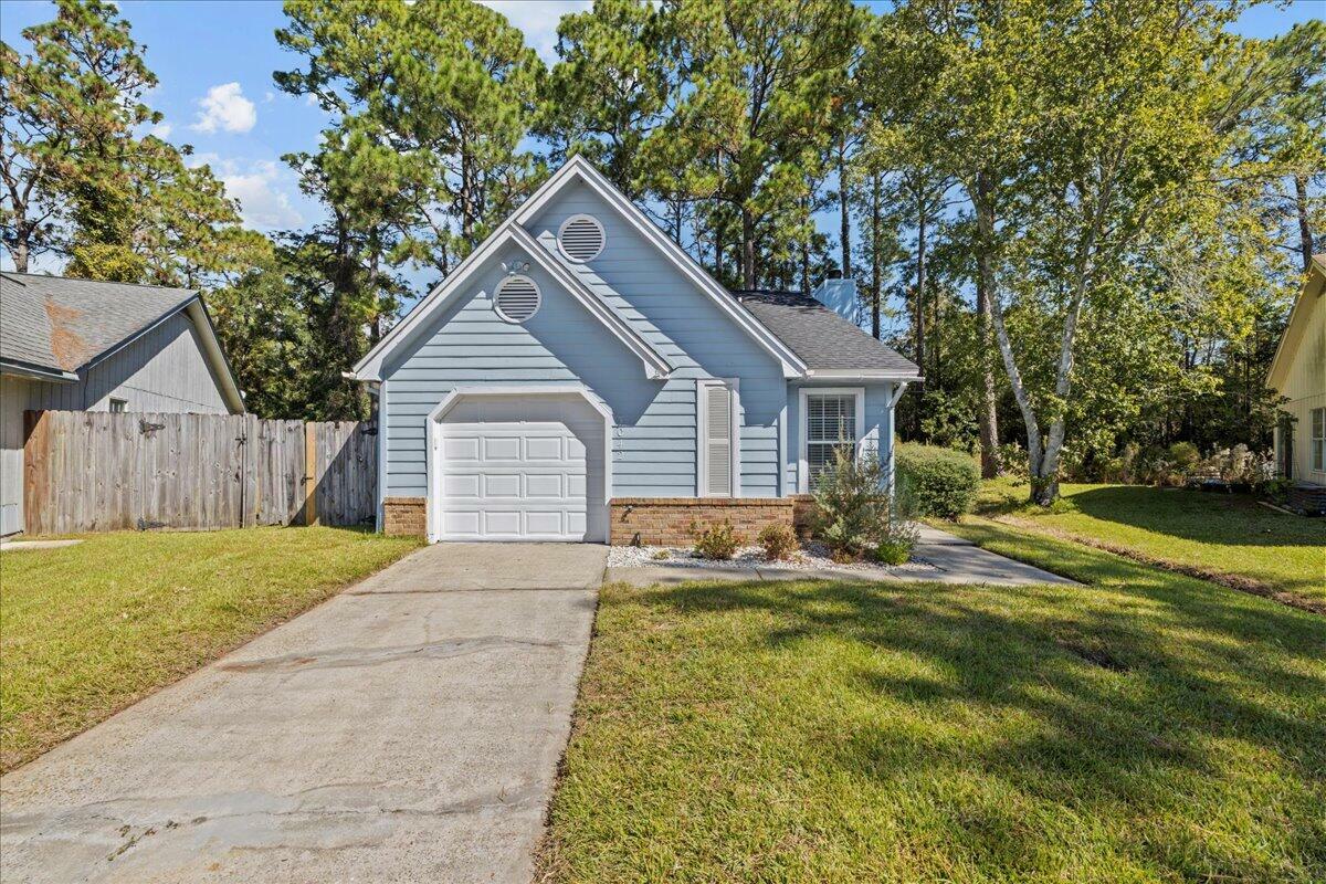 Property Photo: 3042 Yorktown Circle FL 32547