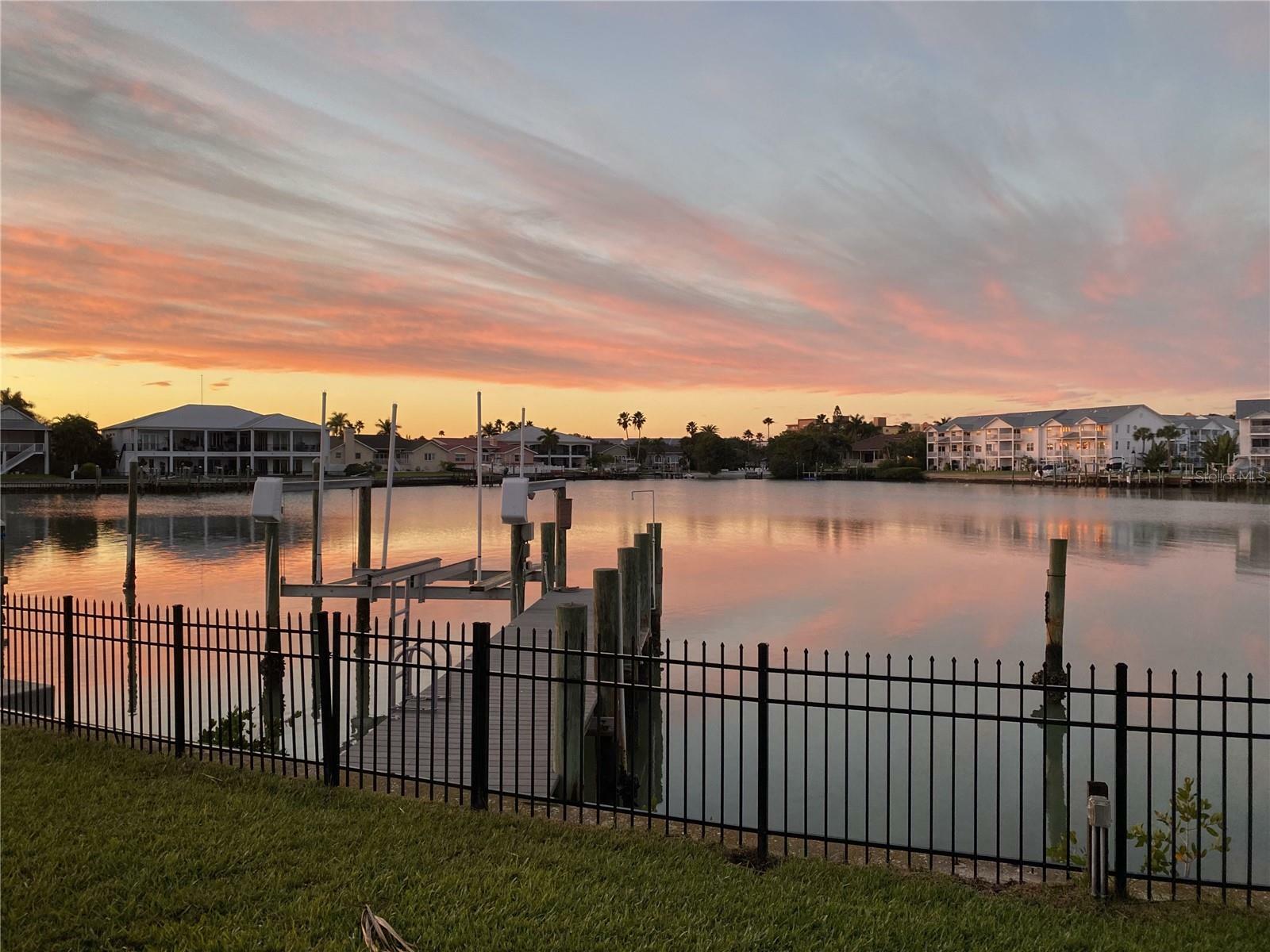 Property Photo:  215 Bath Club Boulevard N  FL 33708 