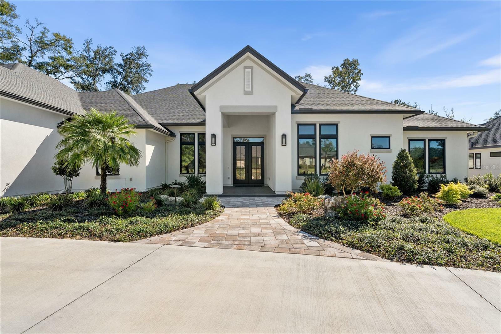 Property Photo: 10911 SW 32nd Road FL 32608